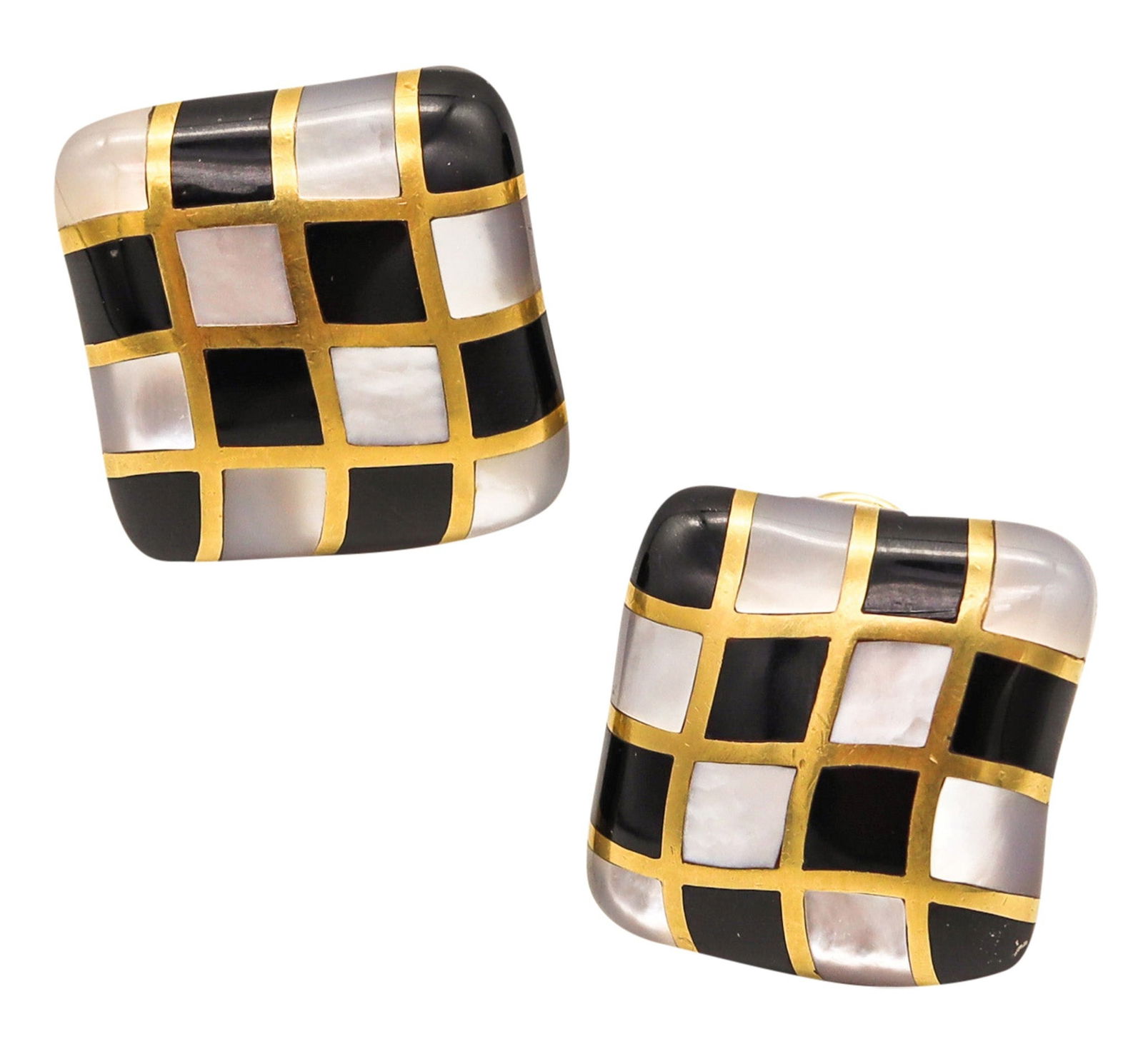 Angela Cummings 1984 Checkerboard Earrings In 18Kt Gold Black Jade White Nacre: A beautiful and very rare pair of Angela Cummings earrings, created in New York (1984) and crafted as bold vintage squares with crisp geometric presence. Made in solid 18k yellow gold with a high-poli