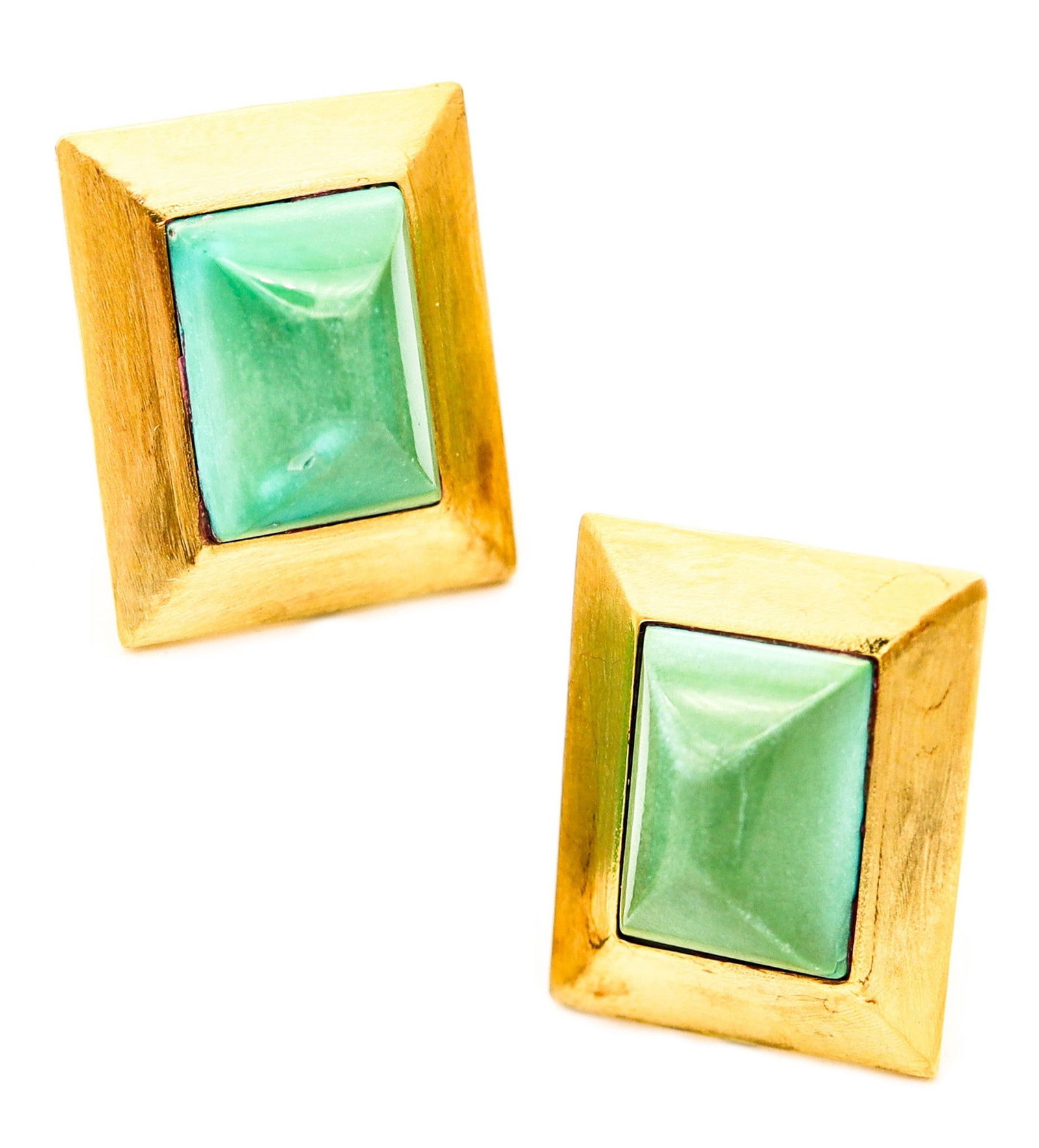 MODERNISM 1960 Geometric Earrings In 18Kt Yellow Gold With Turquoises: A beautiful classic pair of Italian Modernist clip-on earrings from the late 1960s, designed with bold rectangular pyramidal forms and crafted in solid 18K yellow gold with an elegant contrast of brus