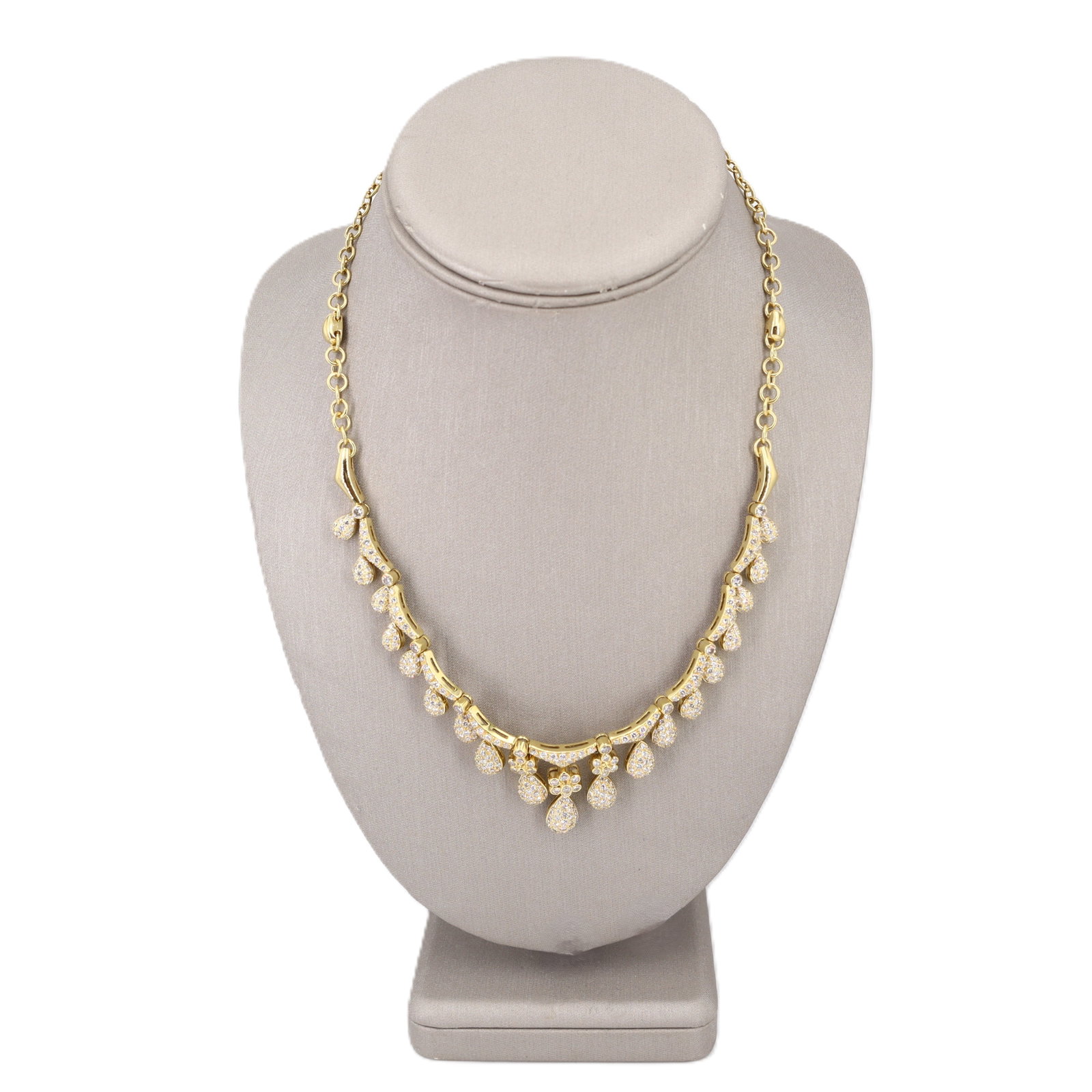 18kt yellow Gold Necklace with 6.20 Cts in Diamonds: 18kt yellow Gold Necklace featuring graduated Round cut Diamonds weighing together Approx. 6.20 carats. H-I color (graded colorless), VS1-2 clarity. Total weight: 45.3 grams. Total length: 17.5 inches