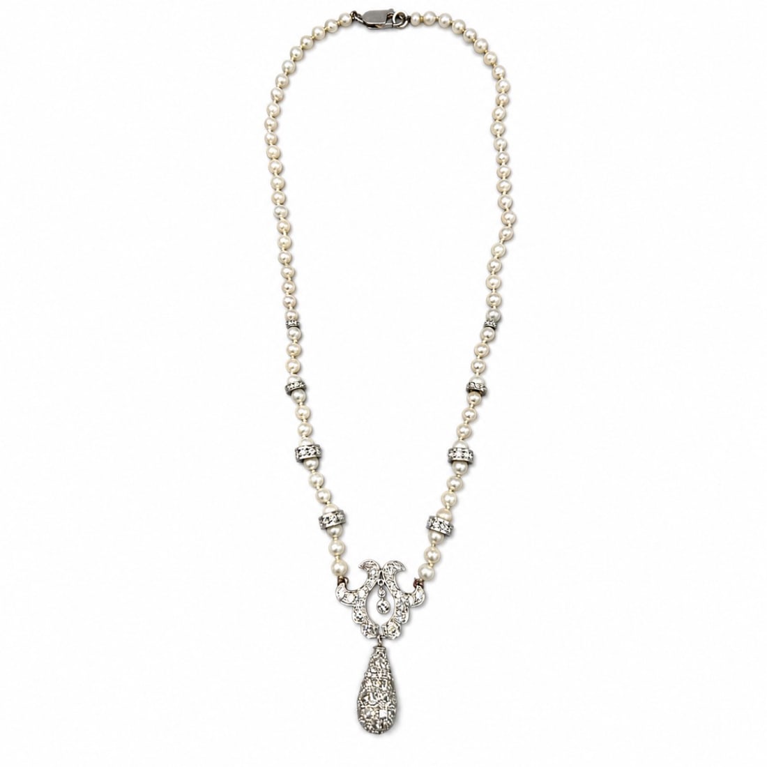 Platinum & 14K White Gold Pearl Necklace with 4.00 CTW in Cultured Pearl & Diamond: Platinum & 14K white gold necklace set with cultured pearls measuring 4.0–3.35 mm, accenter by diamonds totaling approximately 4.00 ctw (F–H color, VVS1–VS clarity), including diamond-set spacer