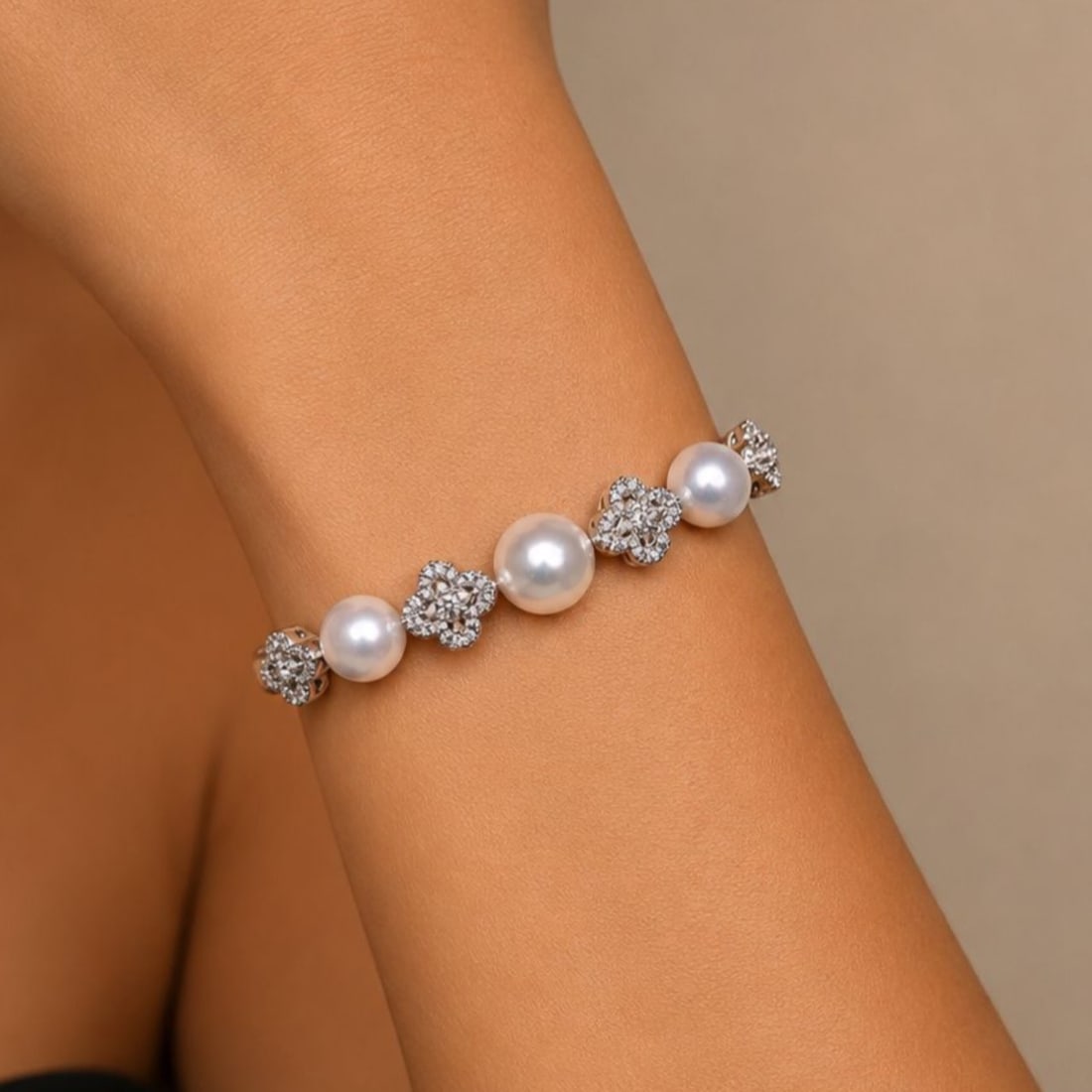 18K White Gold Bracelet with 1.80 CTW in Diamond & South Sea Pearl (1 of 6)