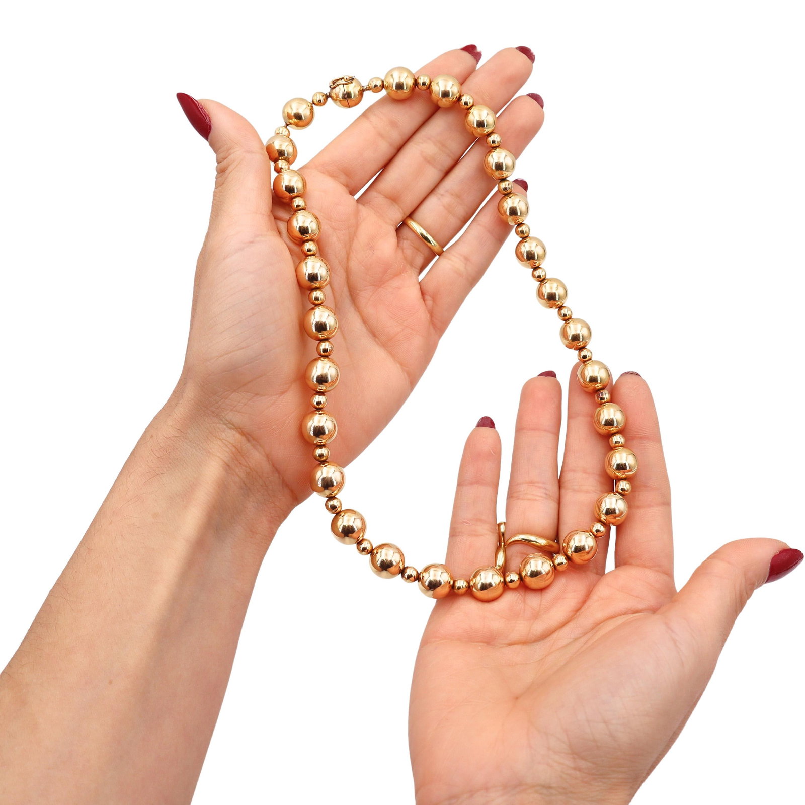 Mid-century 1960 Balls Chain Necklace in 18kt yellow Gold: The 1960-70s Mid-Century Necklace, weighing 45.0 grams, is crafted in 18k yellow gold featuring graduated hollow spheres in two distinct sizes creating captivating visual contrast and dimensional