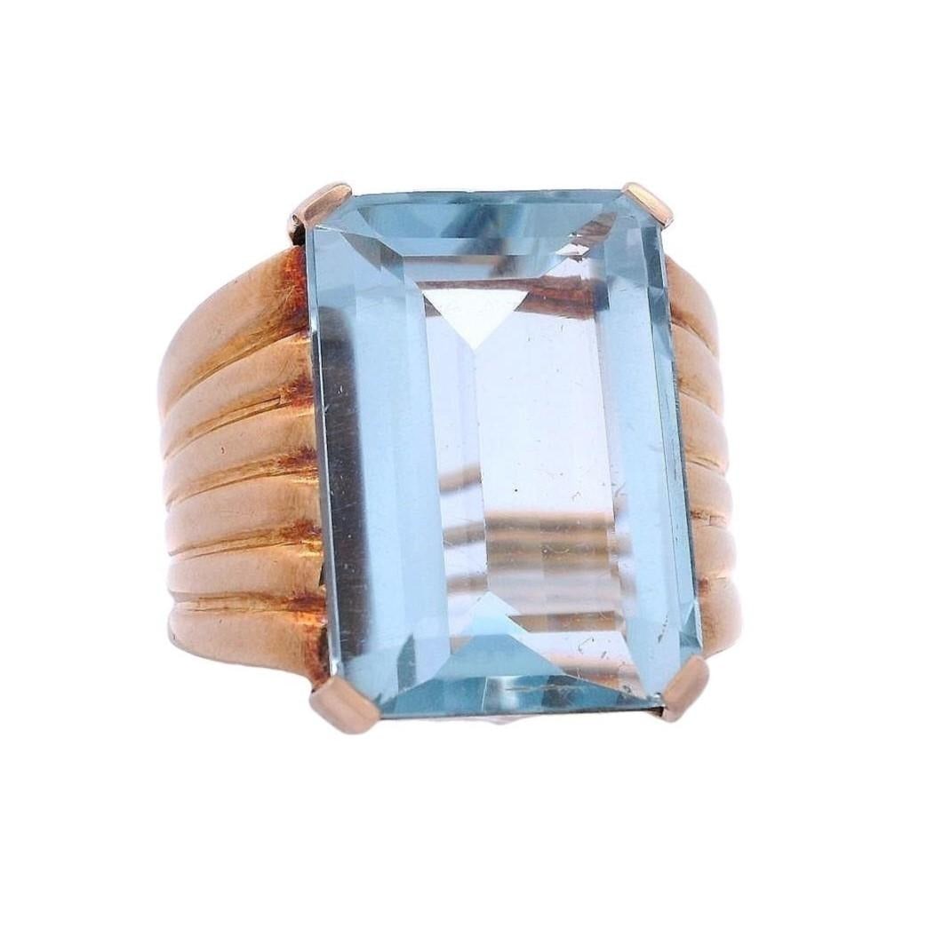 Retro 1950 Ring in 18kt Gold Ring with 17.0 Cts Aquamarine: This magnificent 1940-1950 retro ring in size 6 1/2 (resizable) weighs 10.0 grams and is expertly crafted in luxurious 18k yellow gold with a width of 0.77 inches. Features a breathtaking emerald cut 