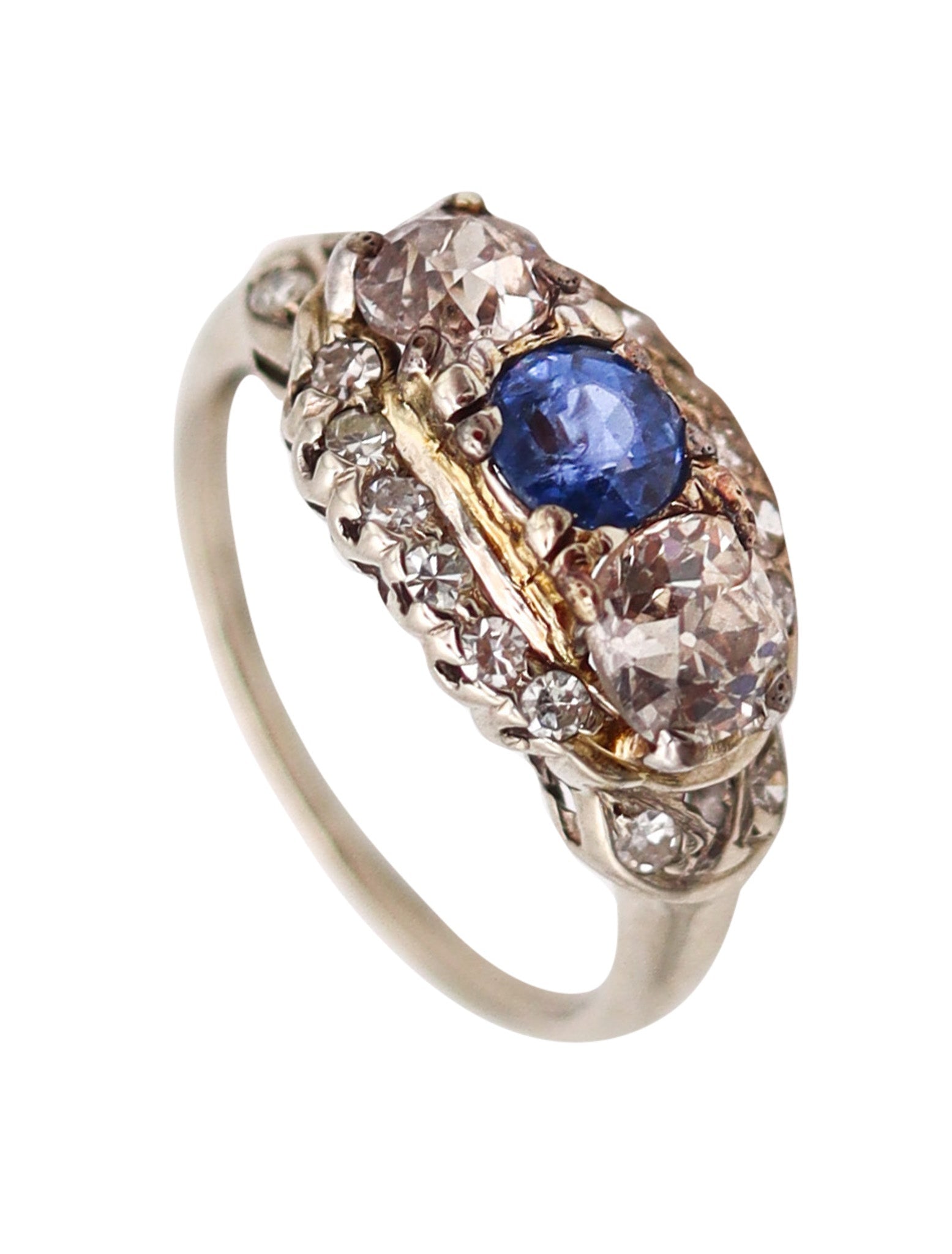 ART DECO 1920 Band Ring In 18Kt White Gold With 1.36 Ctw In Diamonds & Sapphire: Beautiful Art Deco band ring, America, late 1920s, crafted in solid 18K white gold with a polished finish and refined period detailing. Set with 19 natural gemstones: a central round faceted blue sapp