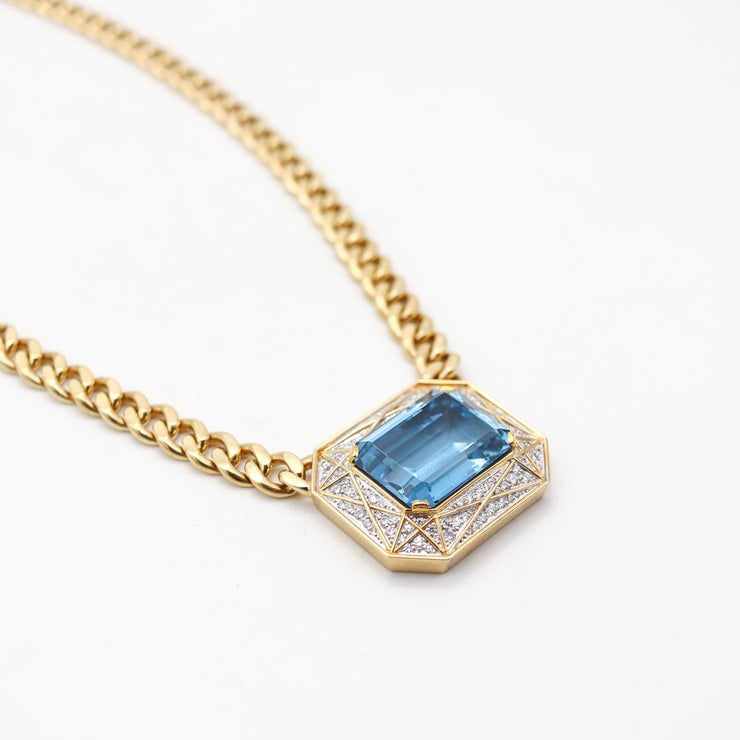 TIFFANY & CO. Necklace In 18Kt Yellow Gold Platinum With VS Diamonds & Aquamarine: Rare Tiffany & Co. necklace, New York City, circa 1984–1990, masterfully handmade in mixed 18K yellow gold and platinum with a high-polish finish. Centered with a four-corner prong-set rectangul