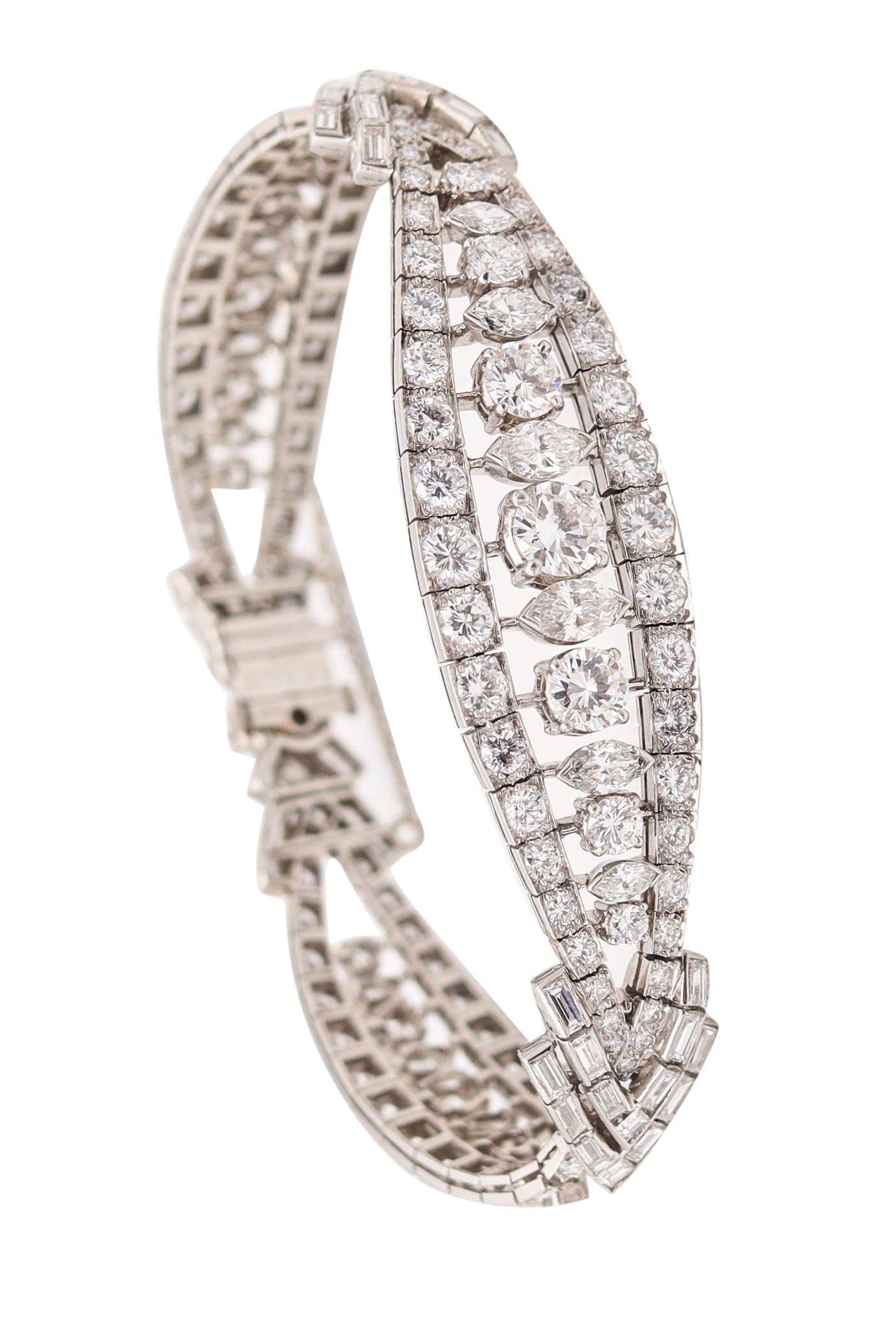OSCAR HEYMAN 1953 Outstanding Bracelet In Platinum With 24.50 Cwt. Diamonds: Outstanding Oscar Heyman & Brothers bracelet, New York, 1953, stock model 48610 (large size), masterfully hand-crafted in solid platinum with high-polish late Art Deco-inspired geometry. Set with 182 