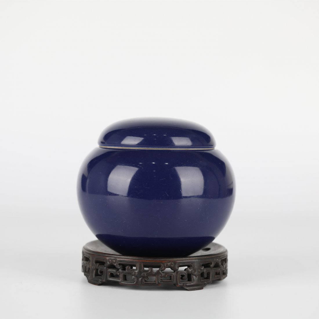 Chinese porcelain Jar (1 of 5)