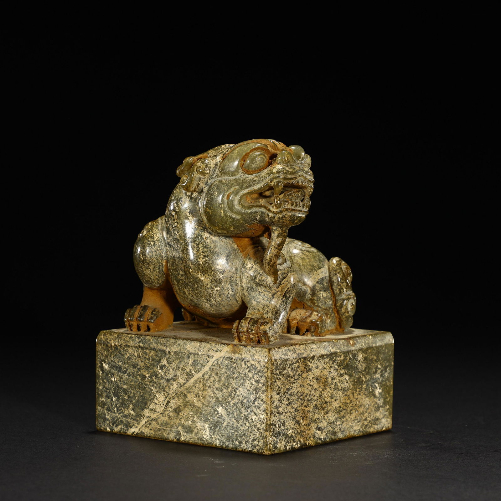 Ancient jade seal of auspicious beast button (1 of 7)