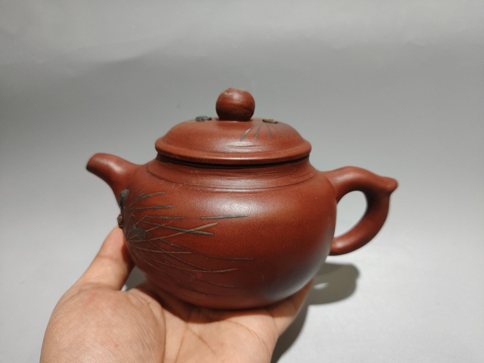 Pine Needle Teapot: Product Name: Pine Needle Teapot (Low Style) Brand: Wang Yinxian Size: 19 x 11 cm Capacity: 360cc Clay: Original Red Clay Provenance:from the collection of George Stopher, Kent, purchased from P&M