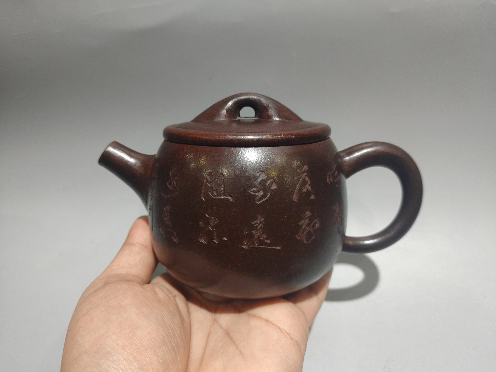 Stone Ladle Teapot with Inscription: Product Name: Stone Ladle Teapot with Engraved Mark: Jointly Made by Gu Jingzhou and Fan Zeng Size: 17 x 10 cm Capacity: 280 cc Clay: Original Ore Ancient Red Clay Provenance:from the collection of