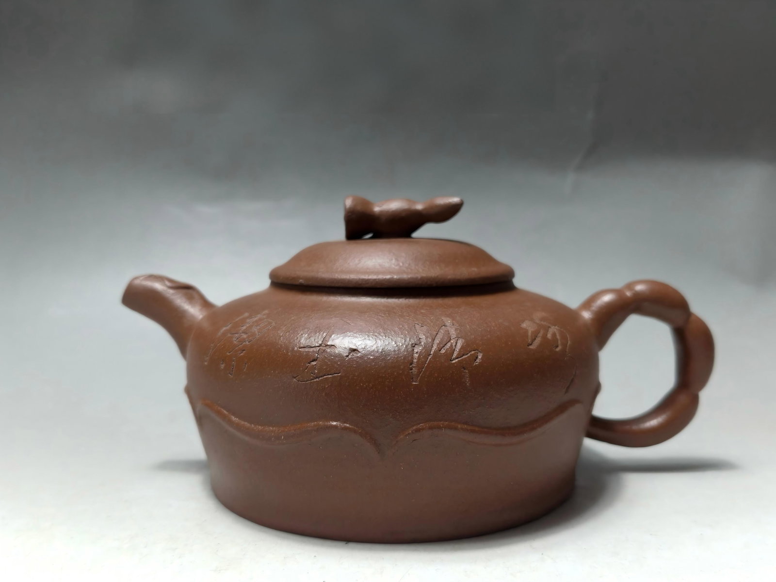 Formerly owned by Li Zhongfang, a purple clay teapot (1 of 9)
