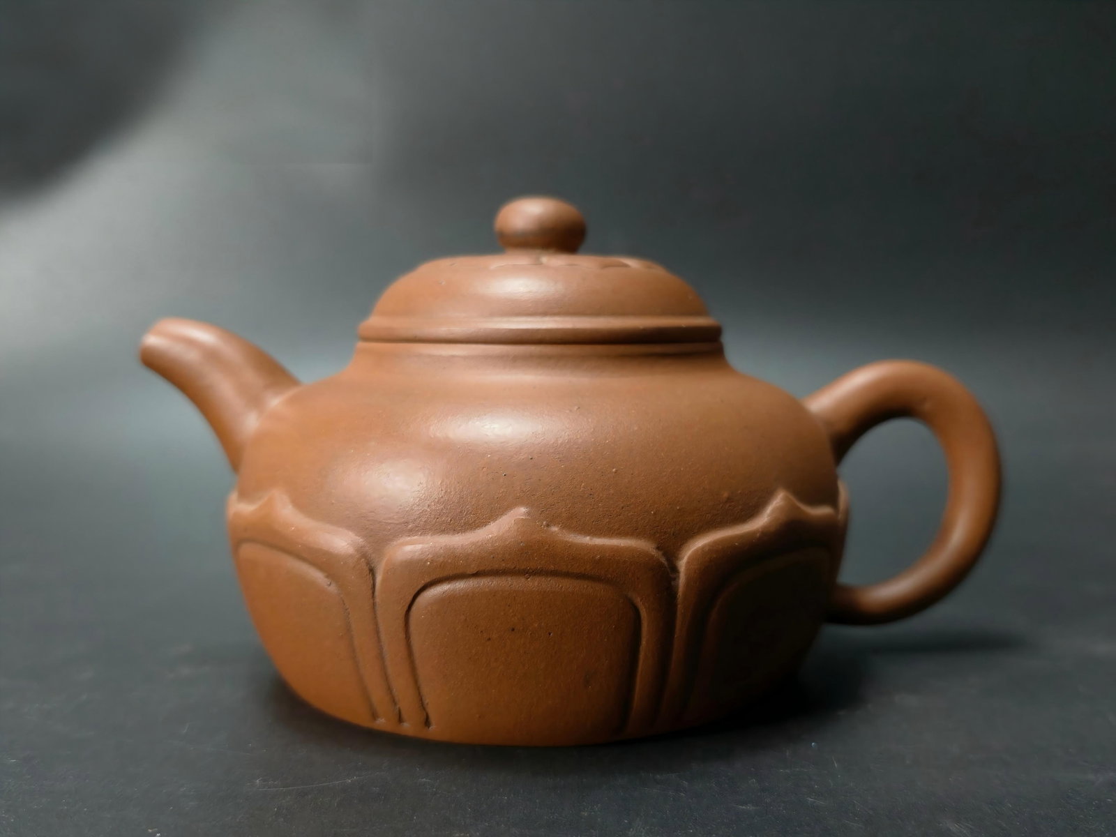 Old Yixing teapot from the Republic of China era (1 of 8)
