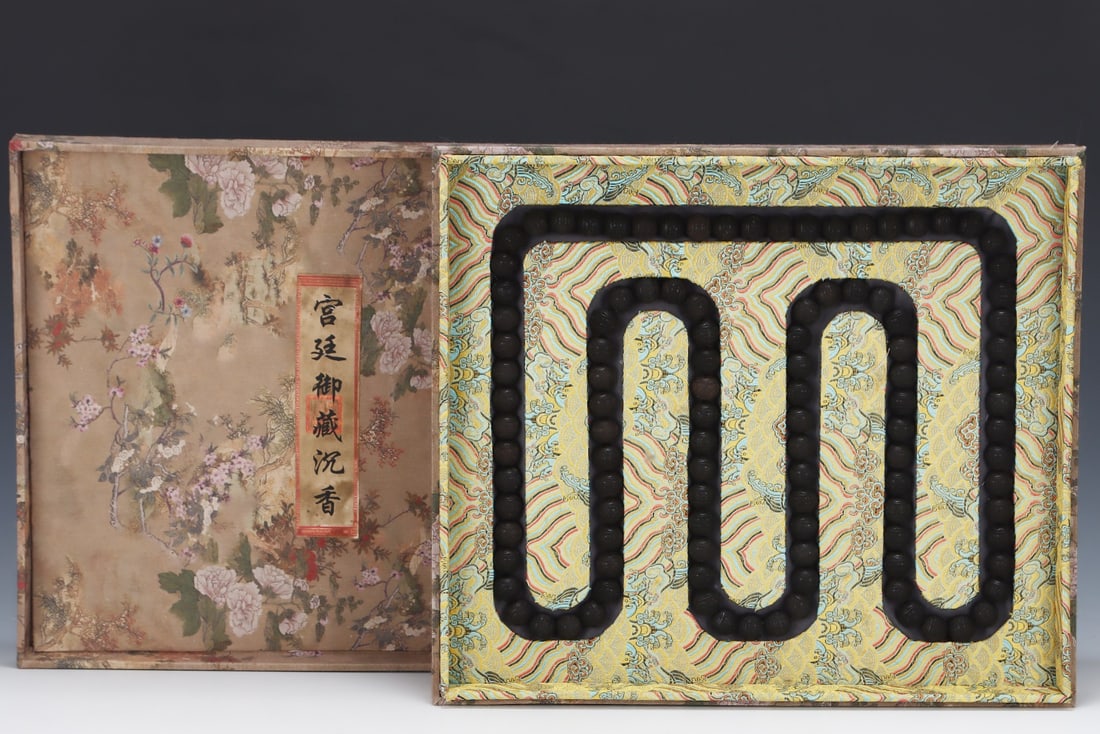 108-bead court bead made of agarwood with ancient Chinese characters and geometric patterns (from an (1 of 9)