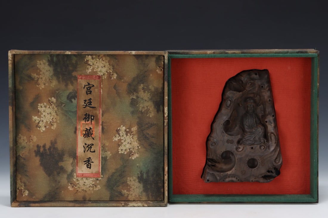 Old Collection of Agarwood Backflow Incense Guanyin Seated Statue: An old collection of agarwood Guanyin seated statue with backflowing incense, measuring 16 cm in length, 6.2 cm in width, and 22.3 cm in height. Provenance:from the collection of George Stopher, Kent,
