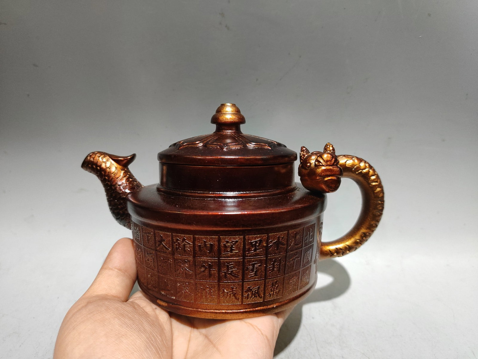 Shell-shaped Dragon Pot (1 of 9)