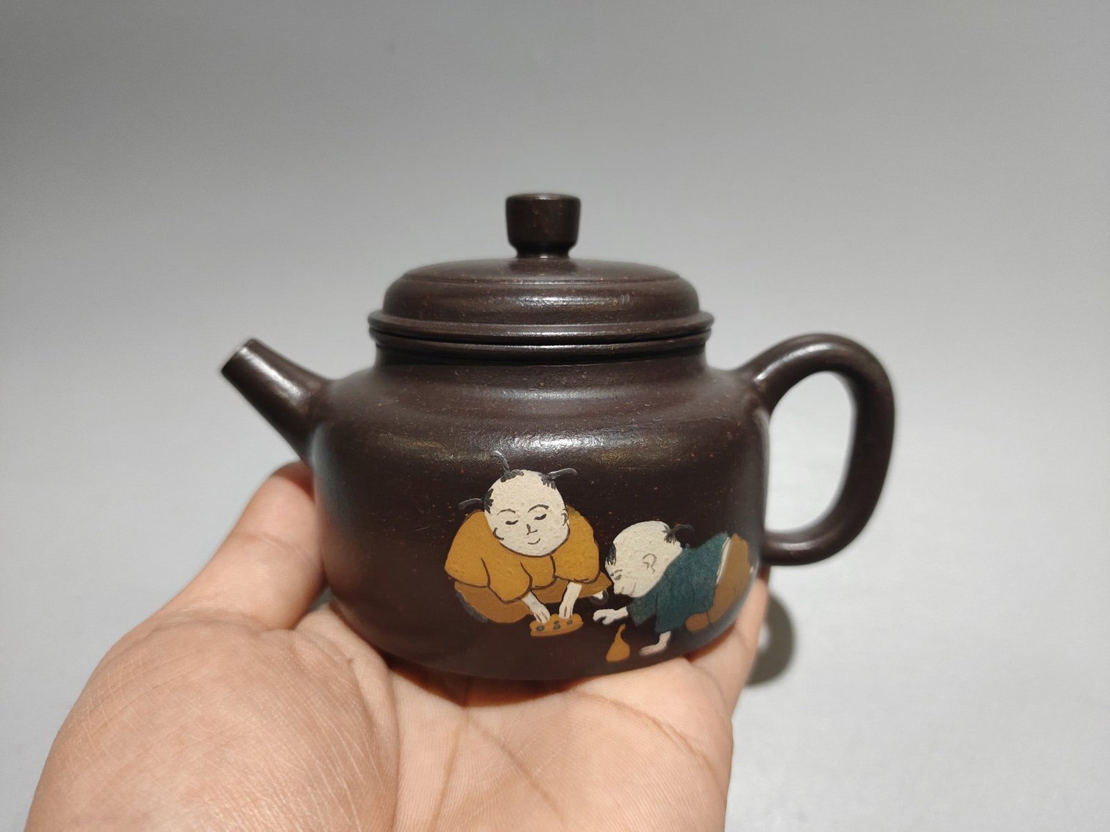 Dezhong Pot: Product Name: Dezhong Teapot (Lower Style) Brand: Gu Jingzhou Size: 13 x 8 cm Capacity: 200cc Clay: Original Black Diamond Clay Provenance:from the collection of George Stopher, Kent, purchased from P
