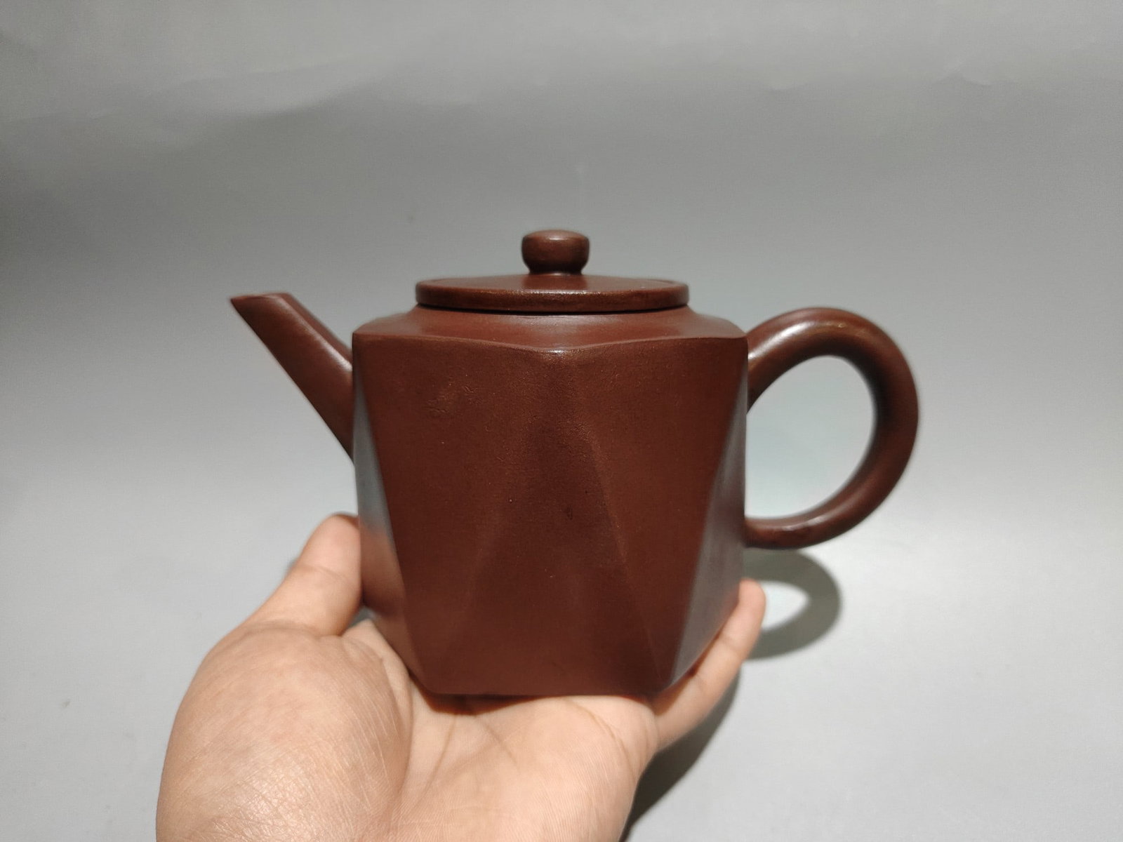 Multifaceted hexagonal teapot: Product Name: Multifaceted Hexagonal Teapot; Bottom Mark: Jin Ding Trademark; Size: 17 x 10 cm; Capacity: 320 cc; Clay: Original Old Purple Clay Provenance:from the collection of George Stopher, Kent,