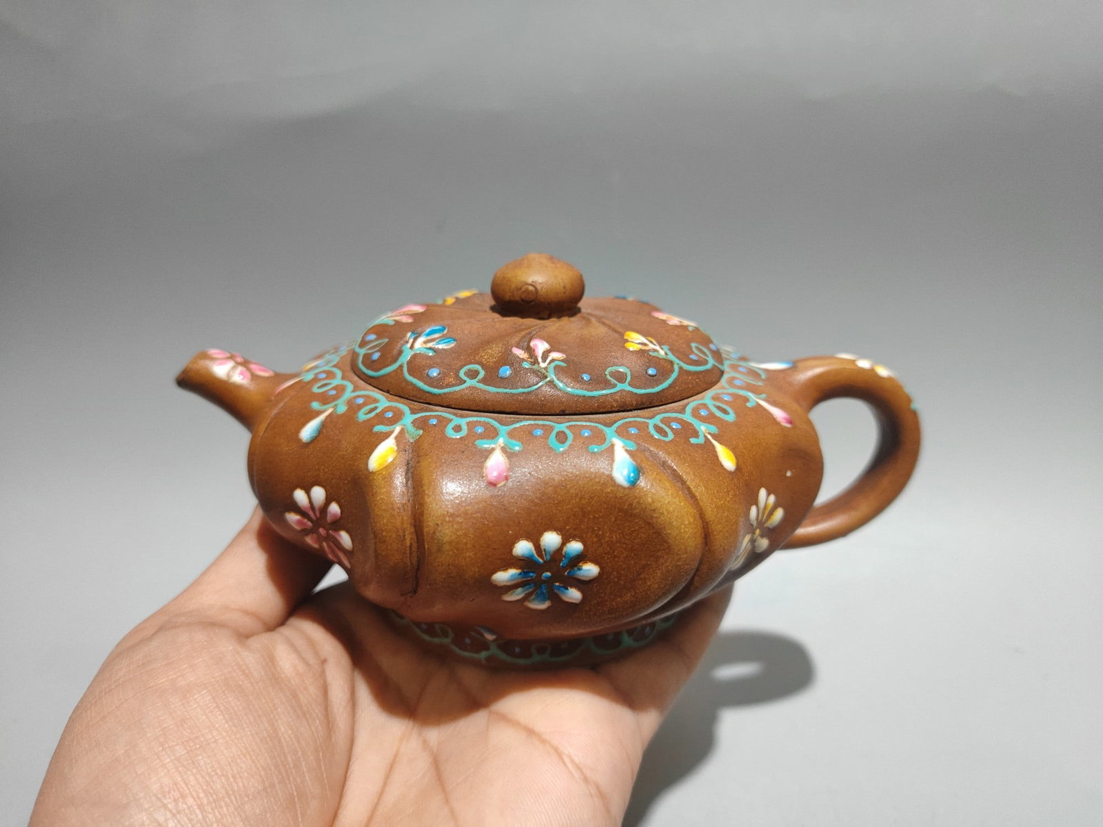 Pointillism Ribbed Teapot: Product Name: Spotted Ribbed Teapot (Lower Mark) Made by Chen Mingyuan Size: 16 x 8 cm Capacity: 260cc Clay: Original Yellow Duan Sand Provenance:Private collection from a professor in University of