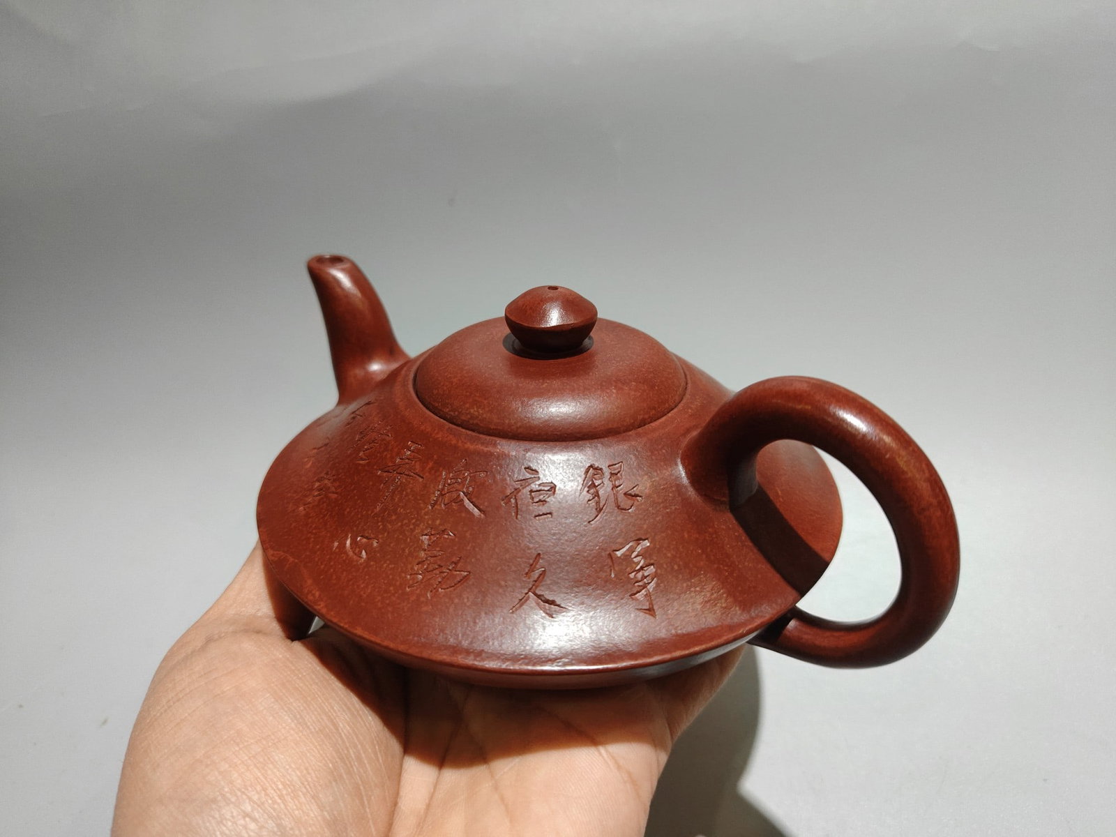 Engraved flat pot - 3