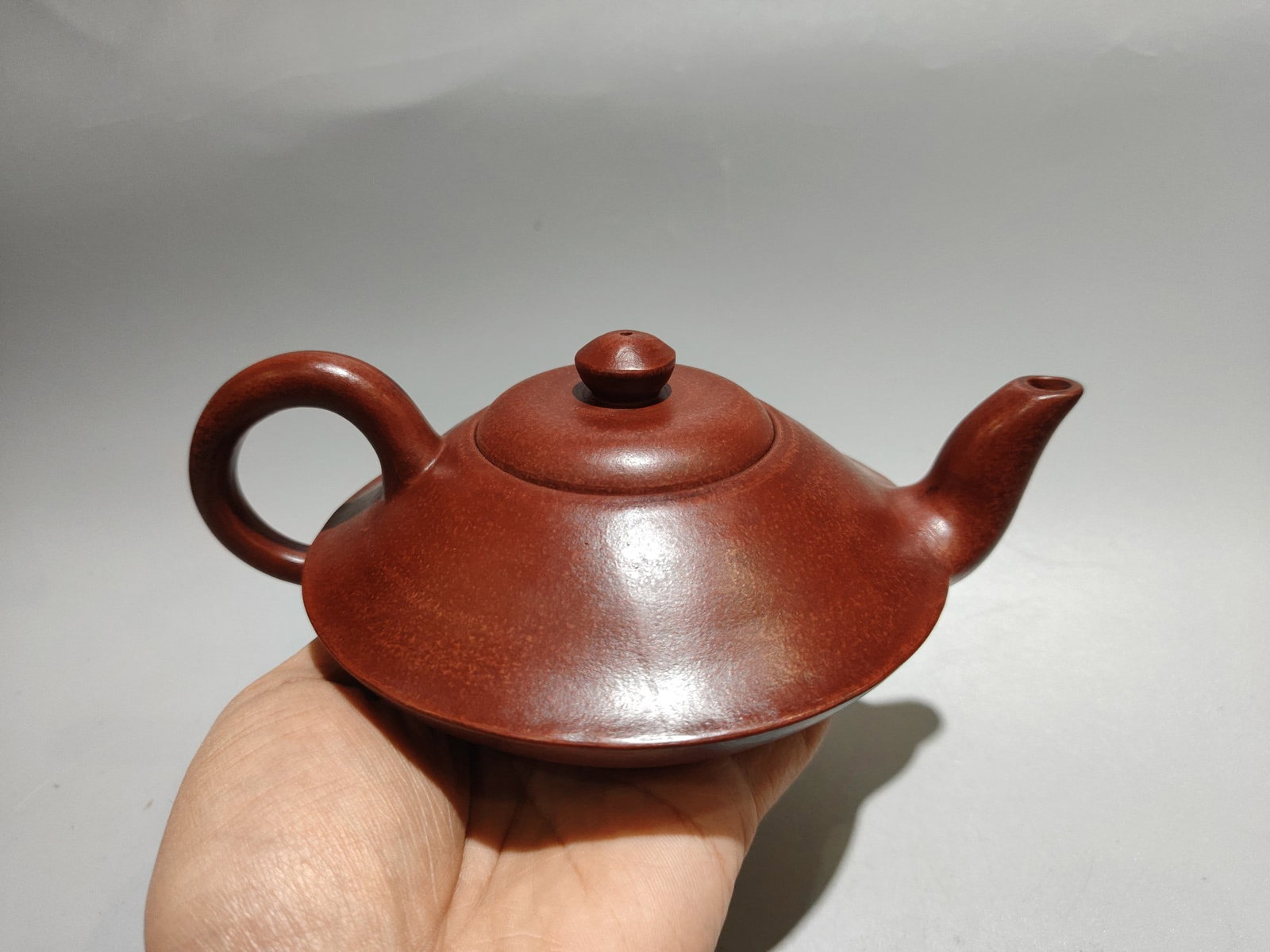 Engraved flat pot - 4