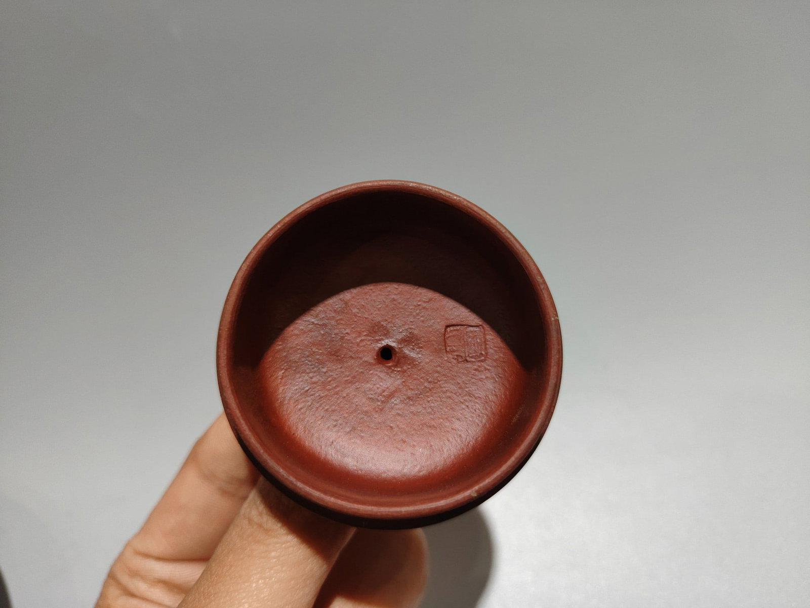 Engraved flat pot - 7