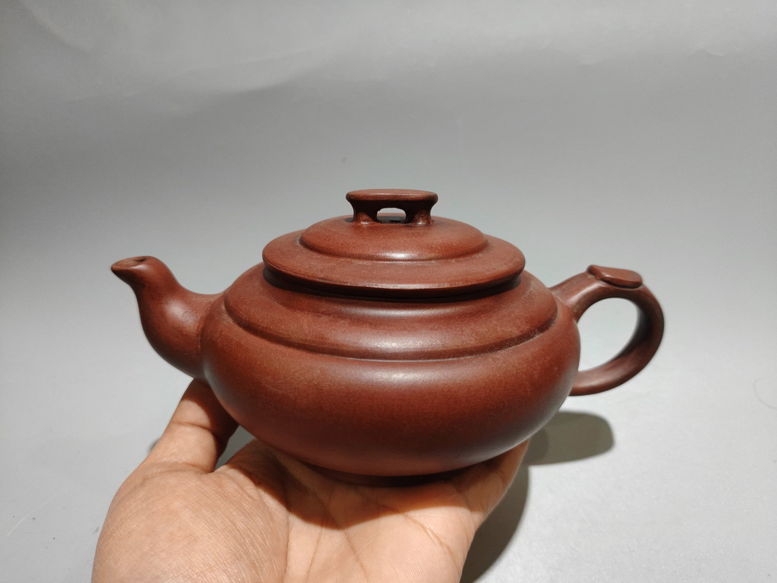 Shangxinqiao: Product Name: Shangxinqiao; Bottom Mark: Chen Mansheng, Amantuo Studio; Size: 20 x 9 cm; Capacity: 400 cc; Clay: Original Red Clay Provenance:Private collection, Liverpool, The United Kingdom. We
