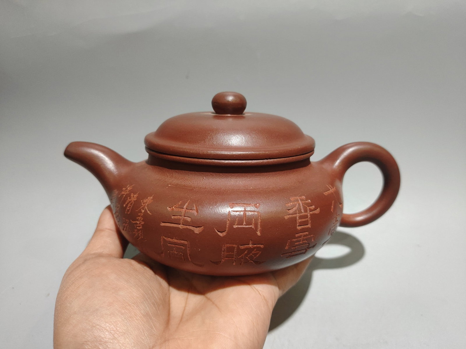 Engraved Antique Teapot: Product Name: Engraved Antique-Style Teapot; Bottom Mark: As shown; Cheng Shouzhen; Size: 21/10cm; Capacity: 400cc; Clay: Original Red Clay Provenance:Private collection, Liverpool, The United Kingdom