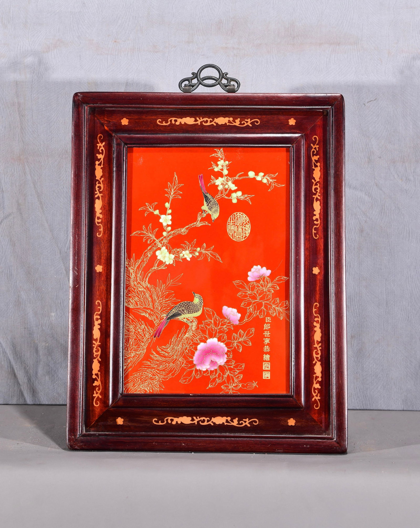 Respectfully painted by Giuseppe Castiglione! A central hanging screen with a red background, framed (1 of 8)