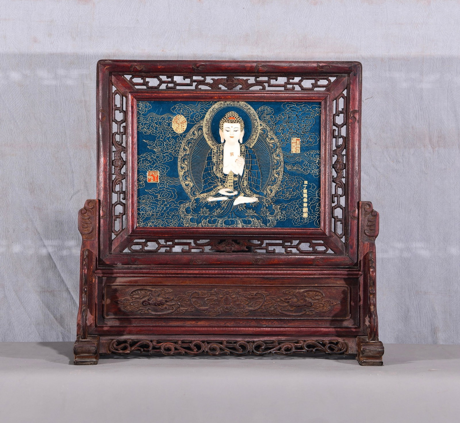 Respectfully painted by Ding Guanpeng! A horizontal wall-mounted screen with a green background and: Respectfully painted by Ding Guanpeng! A horizontal wall hanging with a green background and gold-threaded Thangka Buddha image framed in openwork rosewood. Dimensions: 57cm high x 57cm wide. Provenan