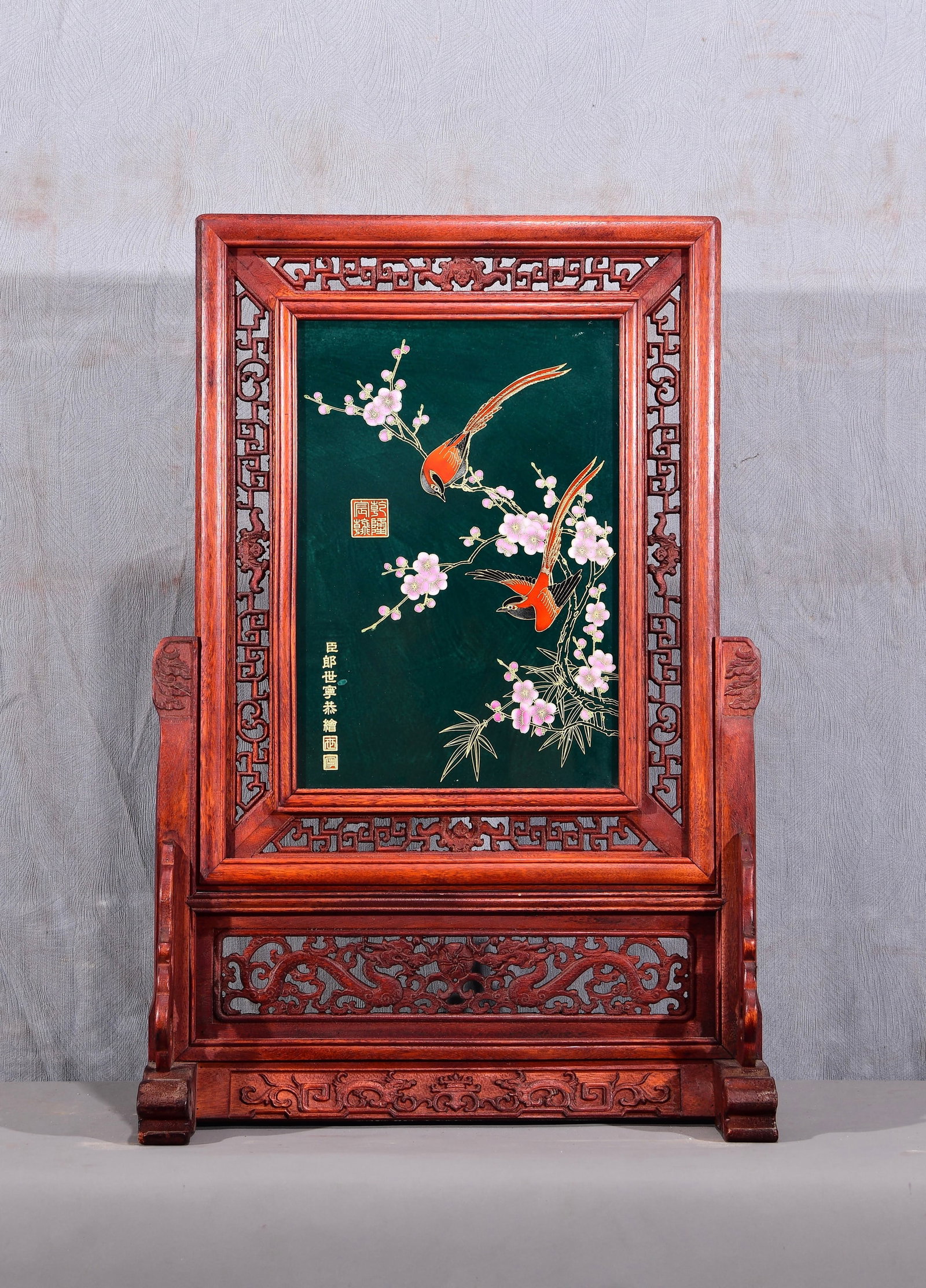 Respectfully painted by Giuseppe Castiglione! A vertical table screen with a rosewood openwork: Respectfully painted by Giuseppe Castiglione! A vertical table screen with a rosewood openwork carved frame, inlaid with enamel and gold filigree floral and bird paintings! "Joyful Occasions" Dimensio