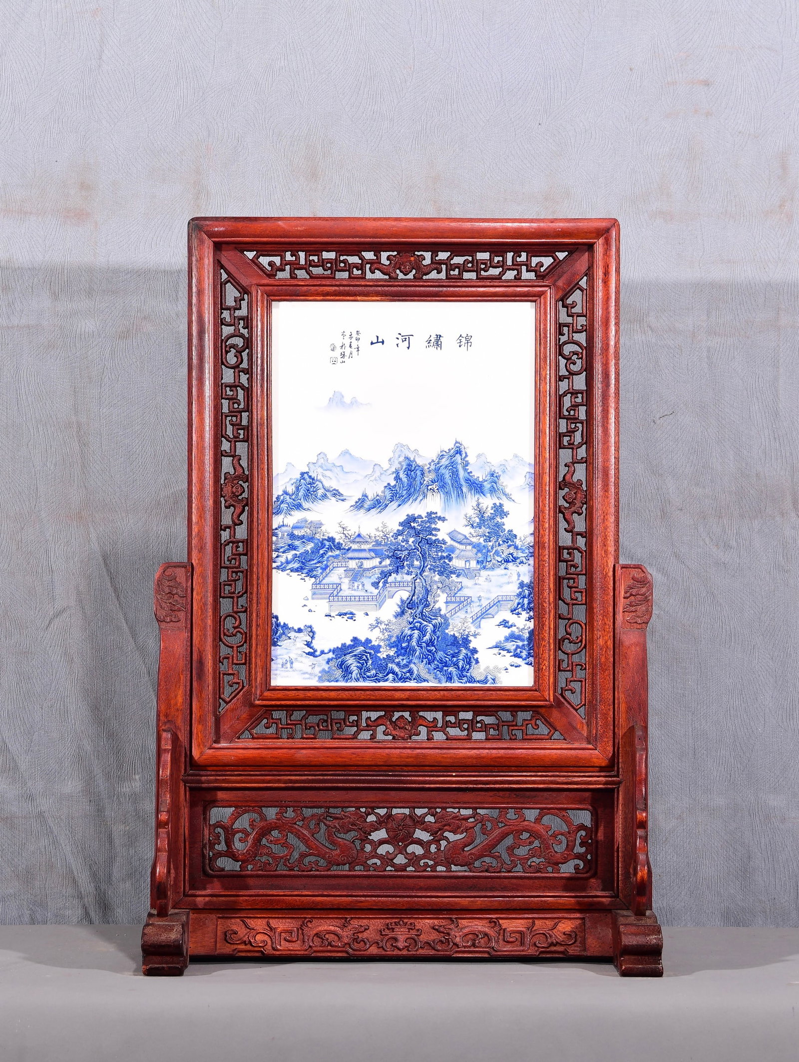 Exquisite! A vertical table screen with a mahogany openwork frame and a blue-and-white landscape (1 of 9)