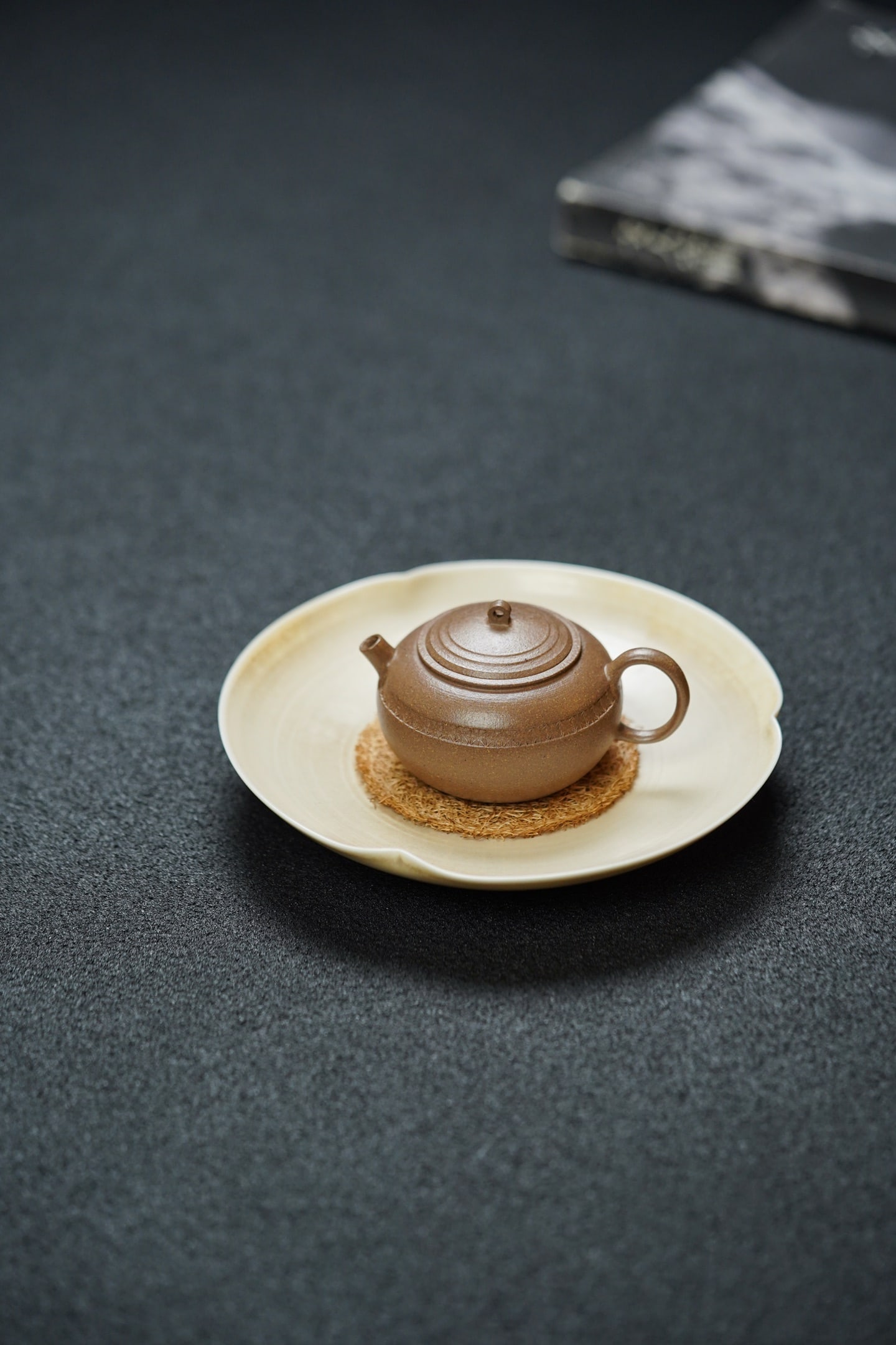 Rong X's Pocket Treasure: RongX Pocket Treasure 80cc Original Ore Premium Aged Green Teapot - Antique and Lustrous Design. The lid features a lively and natural ripple pattern, and the small, rounded design is very cute and ch