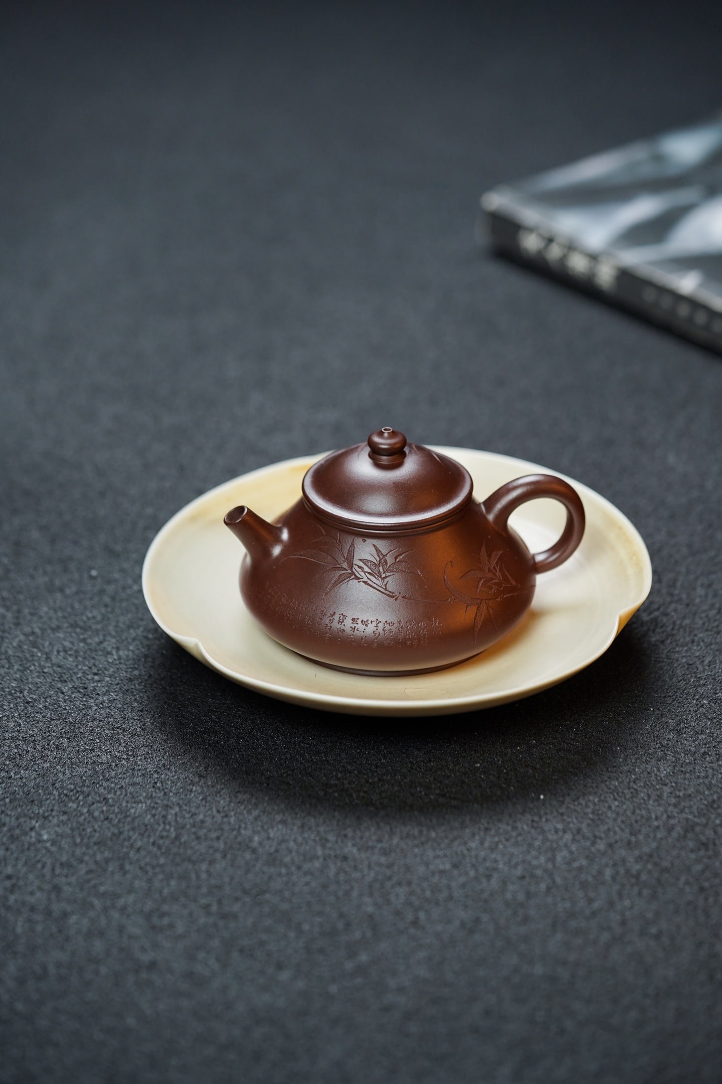 Zangyuan X Qinhe XX Small Boutique: Zangyuan X Qinhe XX Small Boutique 130cc Original Ore Top Grade Old Purple Material, with an antique and lustrous texture, classic and full lines, exquisite details, and bamboo leaf and poem