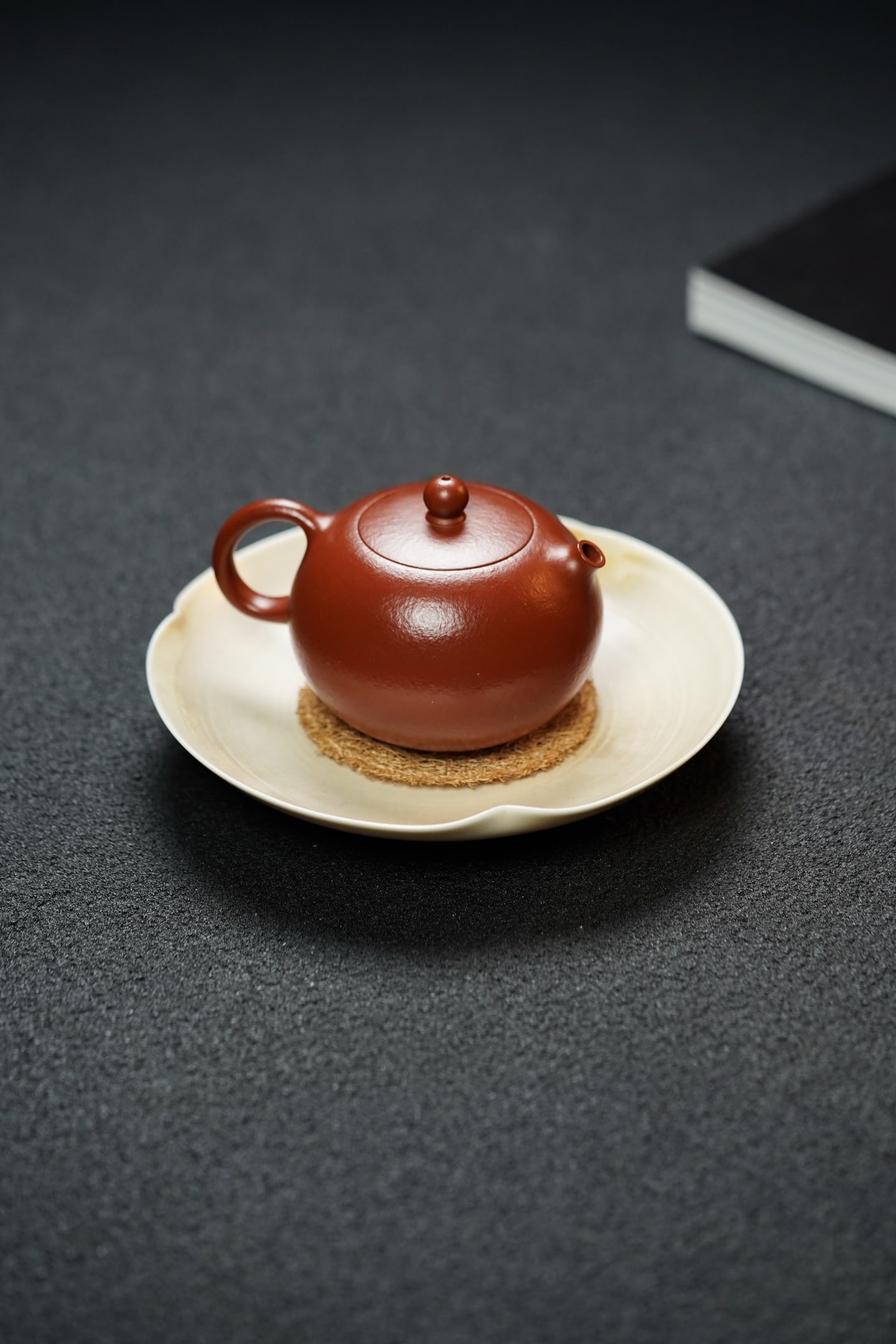 Xi Shi, the Beauty of the West, All Handmade: Beauty of the West (Xi Shi) X Handmade 100X180cc Premium 30-mesh coarse sand Zhu Ni clay, authentic, smooth, beautiful, and elegant. Features a wide-mouthed, slip-on lid, a sleek and upright spout