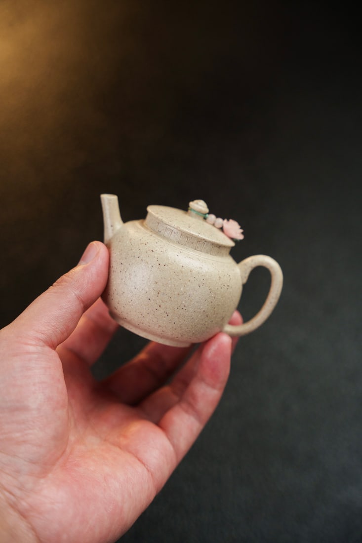 Fulujiaqi X Mini Boutique: Fulujiaqi X Small Boutique 110cc Top-grade White Jade Material, High-quality Texture, Classic and Cute Shape, Fits Slimly in the Hand, Decorative Knob with a Reciprocating Pattern, Elegant Charm, and