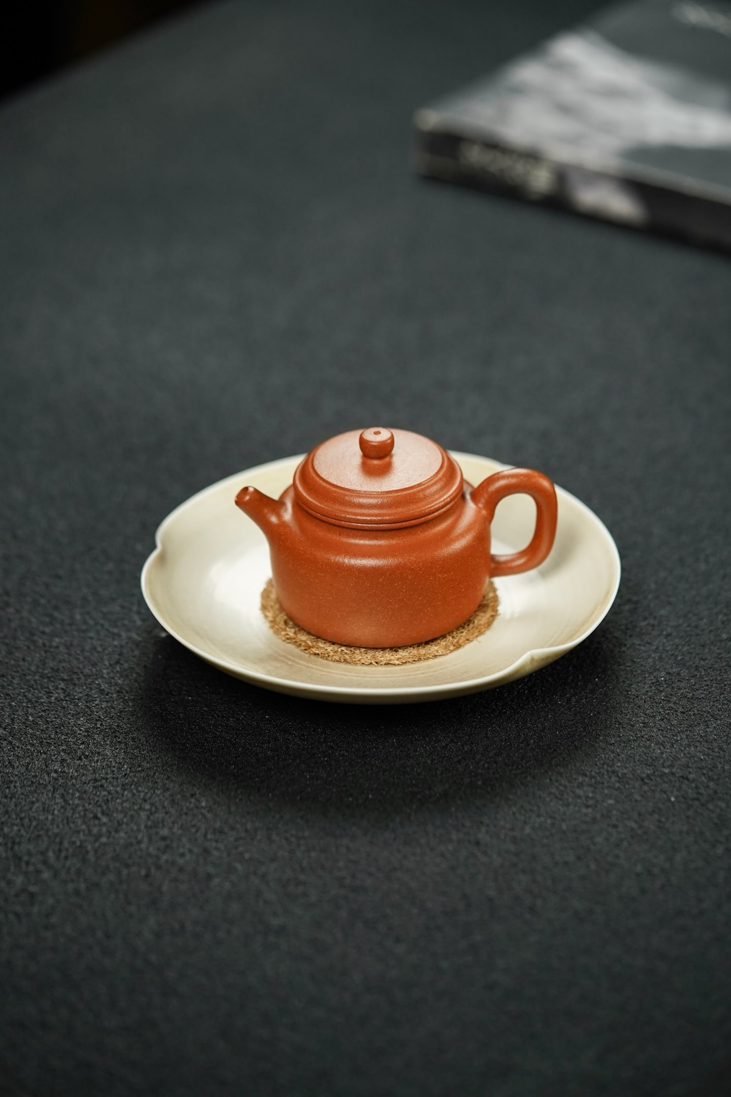 Xiao Dezhong X Mugu Precision: Xiao Dezhong X Mugu Fine Craftsmanship 110cc Premium Old Mine Golden Section Authentic High-Grade Mugu Teapot with a Slender Shape and Full of Spirit. Made from Original Ore Hand-Ground Material,