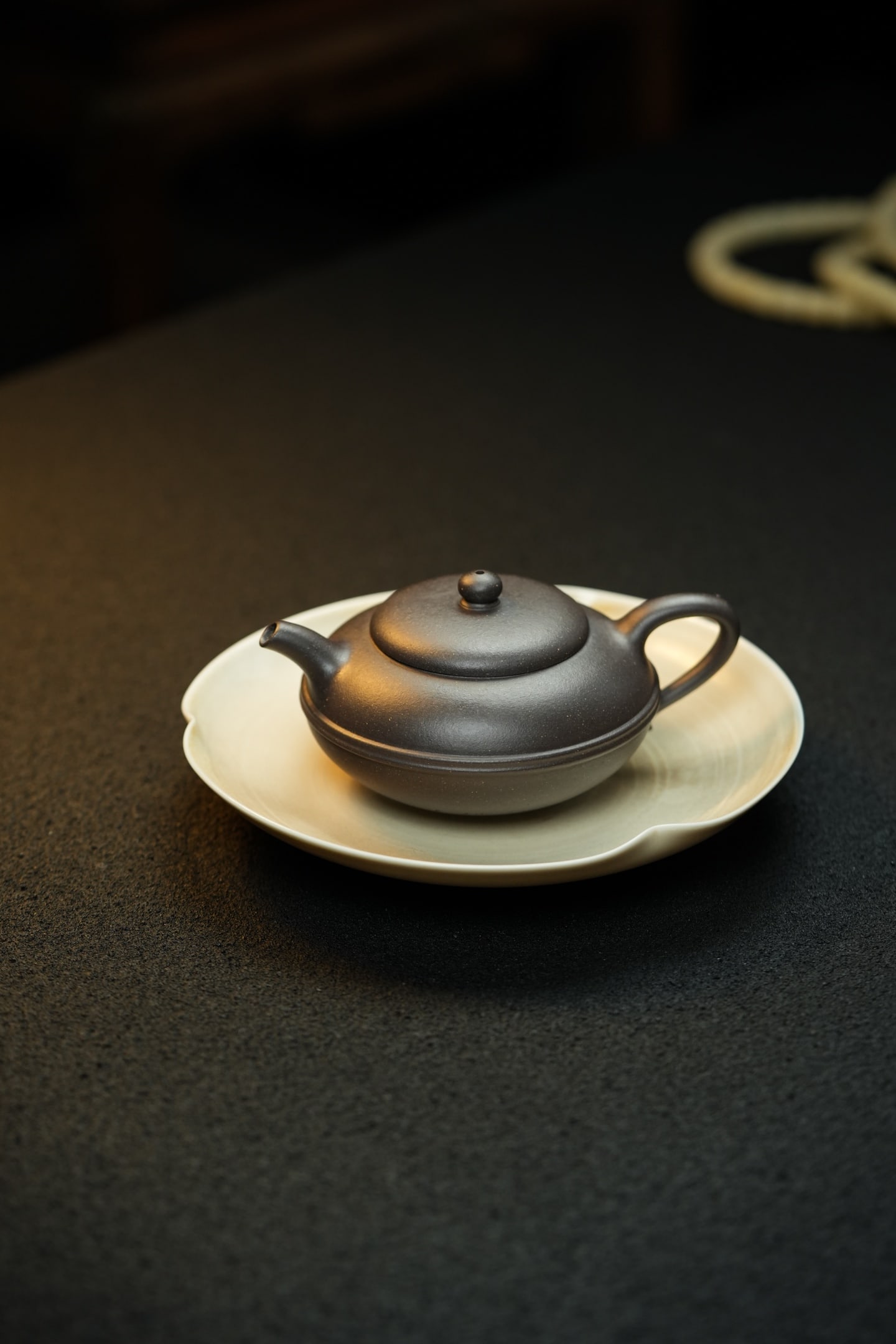 Shuhe X-ray Circle: Shuhe X-ray Round 150cc Original Ore Top Grade Old Tianqing Material Authentic and Lustrous: Classic Line Round Teapot Engraved with "Calming the Waves" The antique charm is indescribable. The bottom