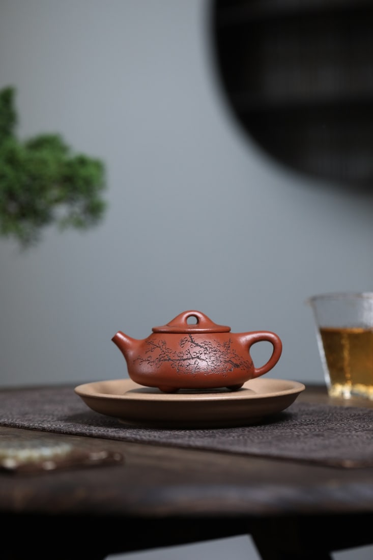Recommended teapot!! "Jingzhou Stone Ladle": Highly Recommended Teapot!! "Jingzhou Stone Ladle" Decorated by Bao Yuhua, National-Level Arts and Crafts Master; Li Wei (Jiangsu Provincial Ceramic Art Master, Senior Professional Title, Professor at