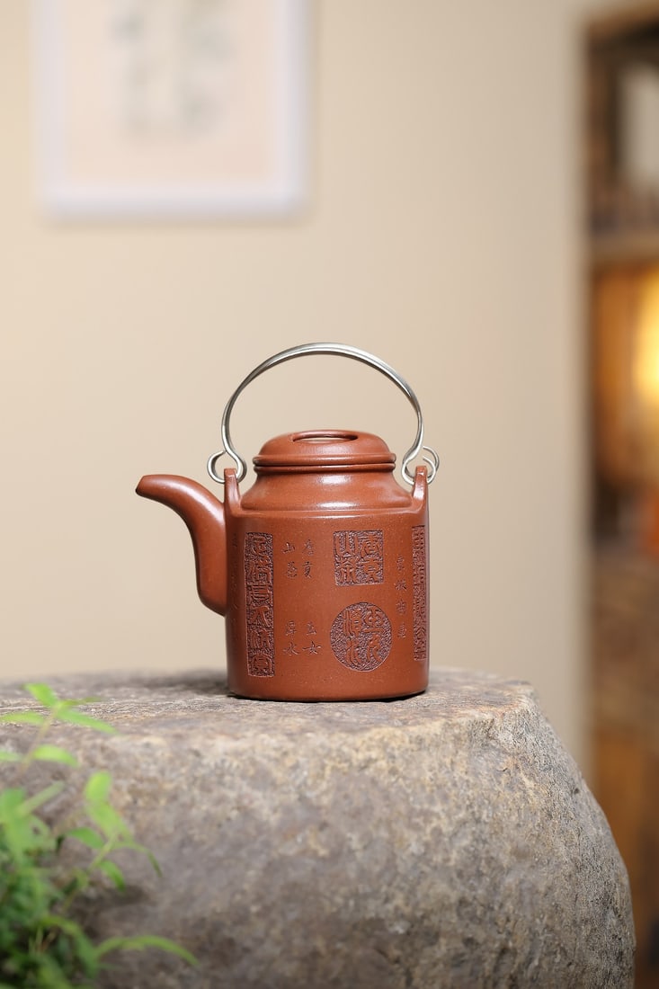 Highly recommended!! "The Foreign Barrel": Highly recommended!! "Yangtong" (Foreign Bucket) Xu Xiaokui, born in 1935, is a direct descendant of Xu Youquan of the Ming Dynasty, the brother-in-law of Gu Jingzhou, a master of teapot art, the neph