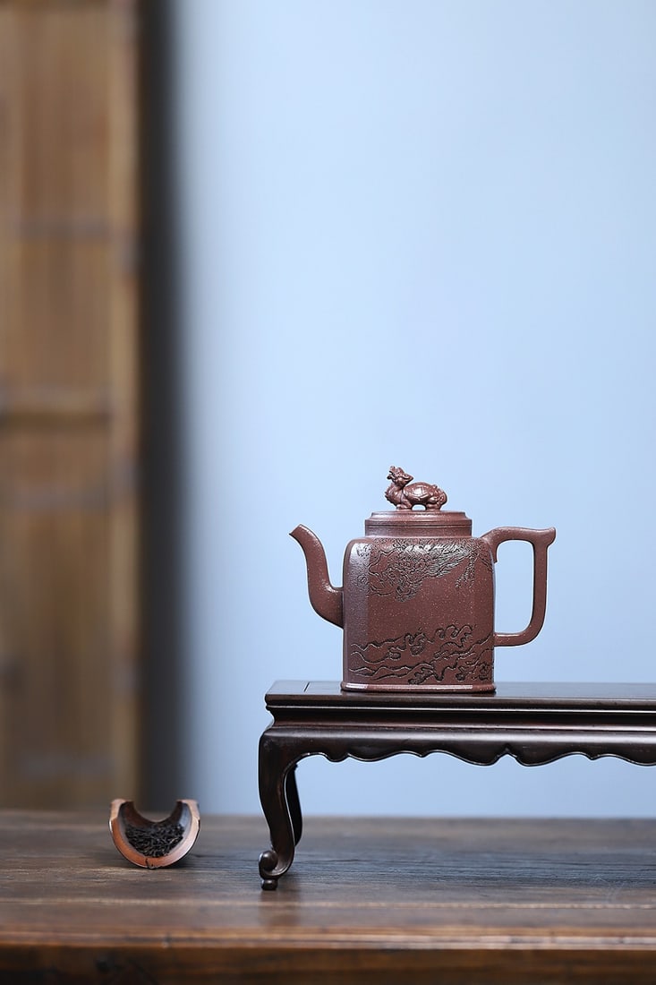 Beautiful teapot recommendation!! "Square Jar": Beautiful Teapot Recommendation!! "Square Vessel" Decorated by Bao Yuhua, National-Level Arts and Crafts Master; Li Wei (Jiangsu Provincial Ceramic Art Master, Senior Professional Title, Professor at 