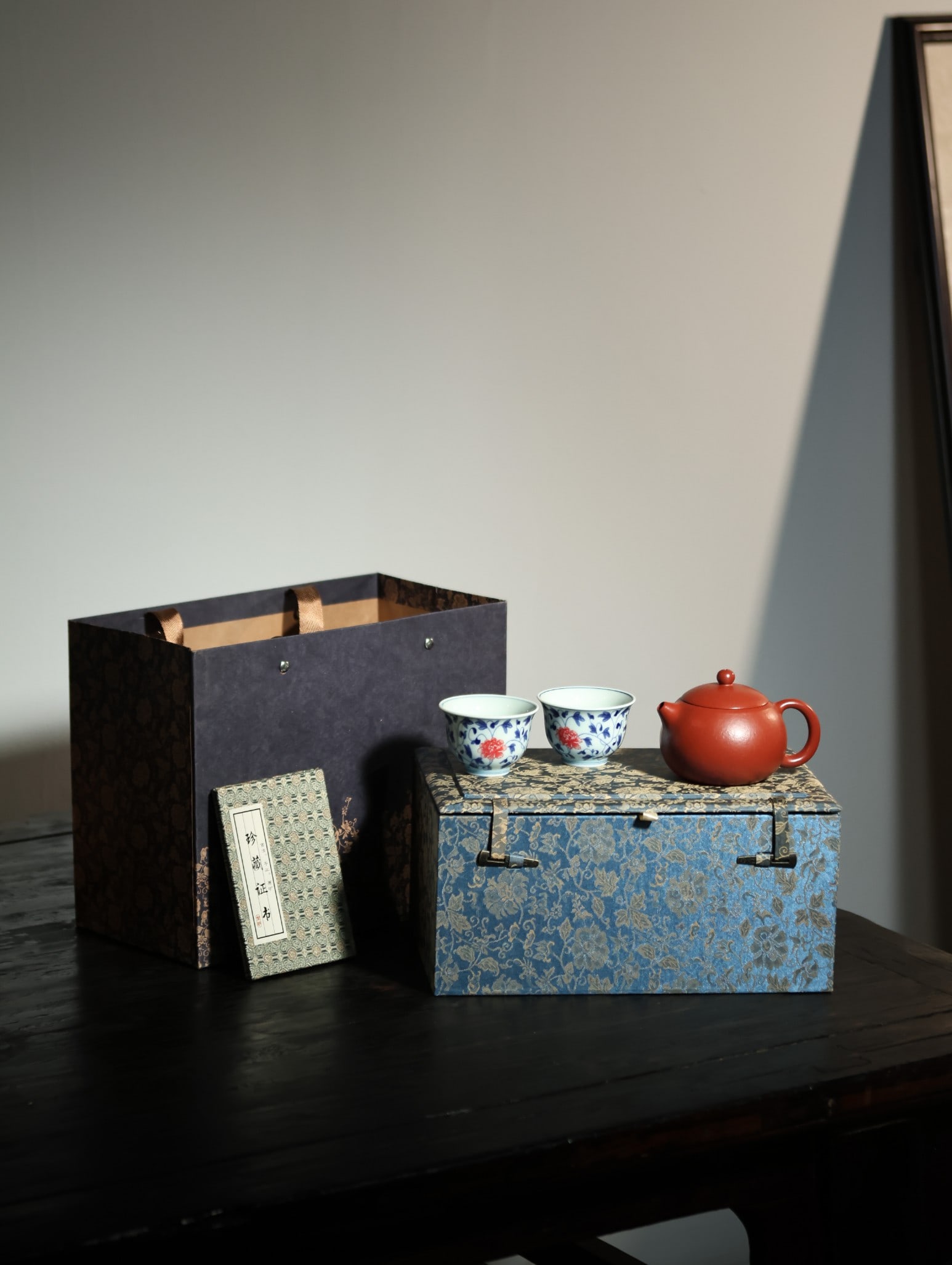 Xi Shi Set: Xi Shi Tea Set [Premium Coarse Sand Zhu Ni Clay X Traditional Handmade X Fully Handcrafted X Classic Traditional Utensils X 180cc X 9 Holes X Work by Talented Artist He Junjie] This set includes a tea