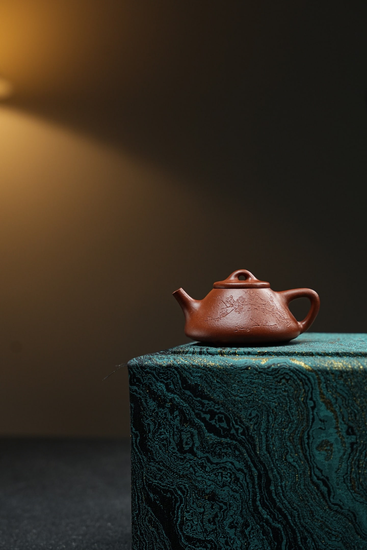 Xiaoziye Stone Ladle X Cost-Effectiveness: Xiaoziye Shipiao X 90cc Original Ore Red Jiangpo Teapot: A well-made teapot with a simple yet lustrous color, featuring a strong and elegant shape, a classic charm, exquisite craftsmanship, and a