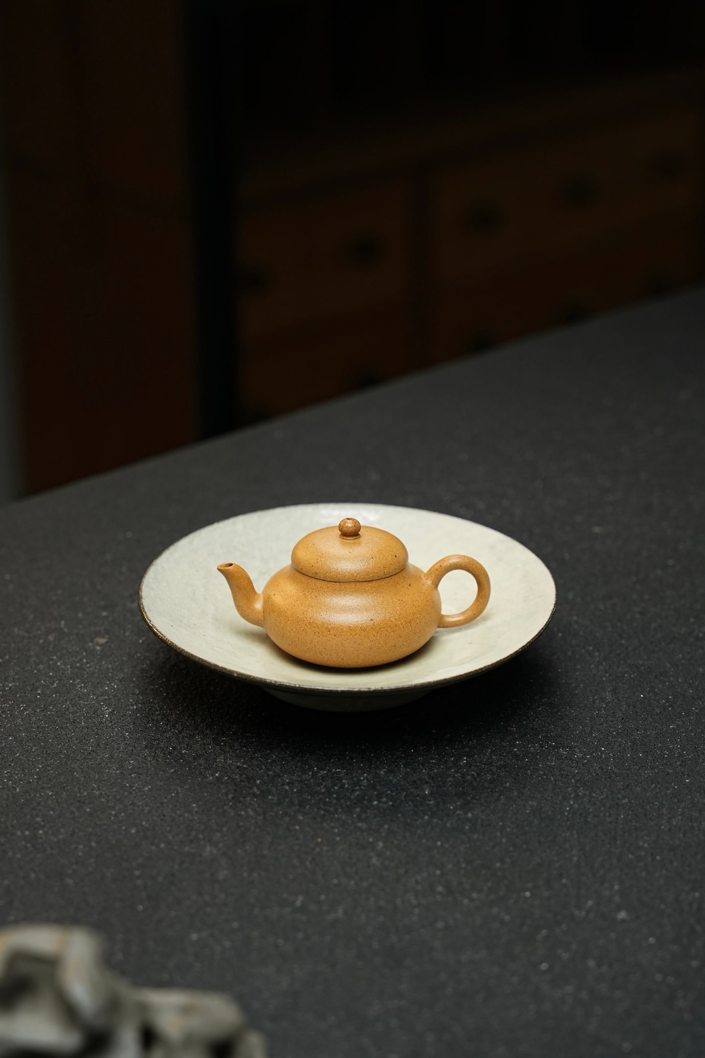 Small pear-shaped, cost-effective, plaything: Small pear-shaped teapot, cost-effective, and easy to handle. 120cc original ore gold-colored teapot with an antique and lustrous luster. The shape is upright and powerful, with a classic charm. It fi