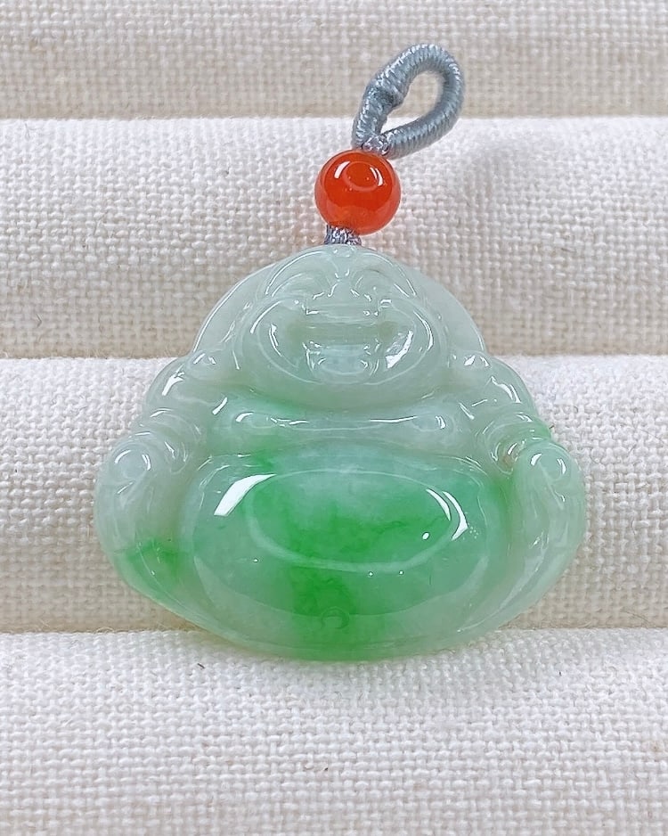 Green jade Buddha: Emerald green jade Buddha pendant, exquisitely crafted, made from old mine material, high cost performance, Burmese old jadeite pendant, wearing jade brings nobility, health, and peace. Provenance:The
