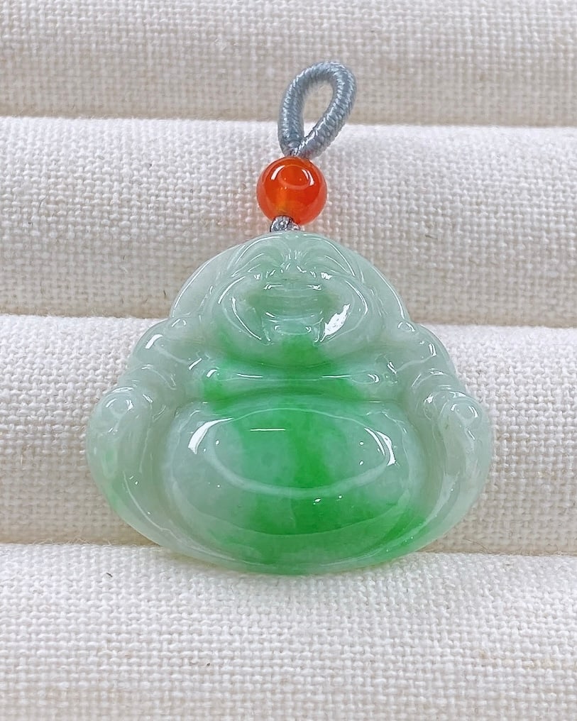 Green jade Buddha: Emerald green jade Buddha pendant, exquisitely crafted, made from old mine material, high cost performance, Burmese old jadeite pendant, wearing jade brings nobility, health, and peace. Provenance:The