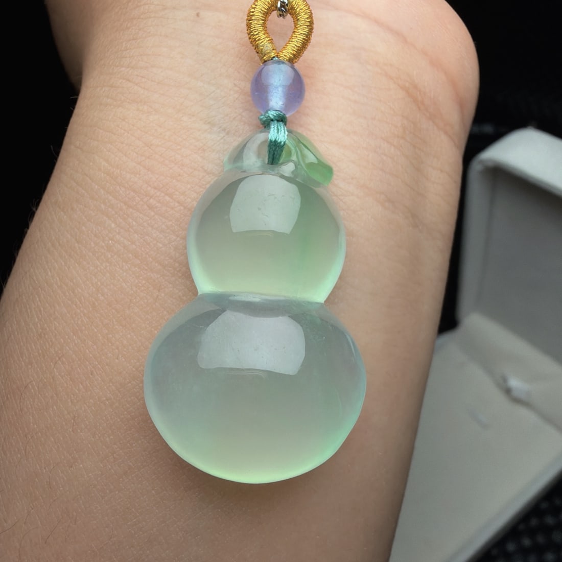 Thick, icy jadeite gourd shape: A thick, icy jade gourd-shaped piece, translucent and lustrous, with exquisite carving and a full, thick body! Provenance:Private collection from a professor in Durham University. We have an in-house 