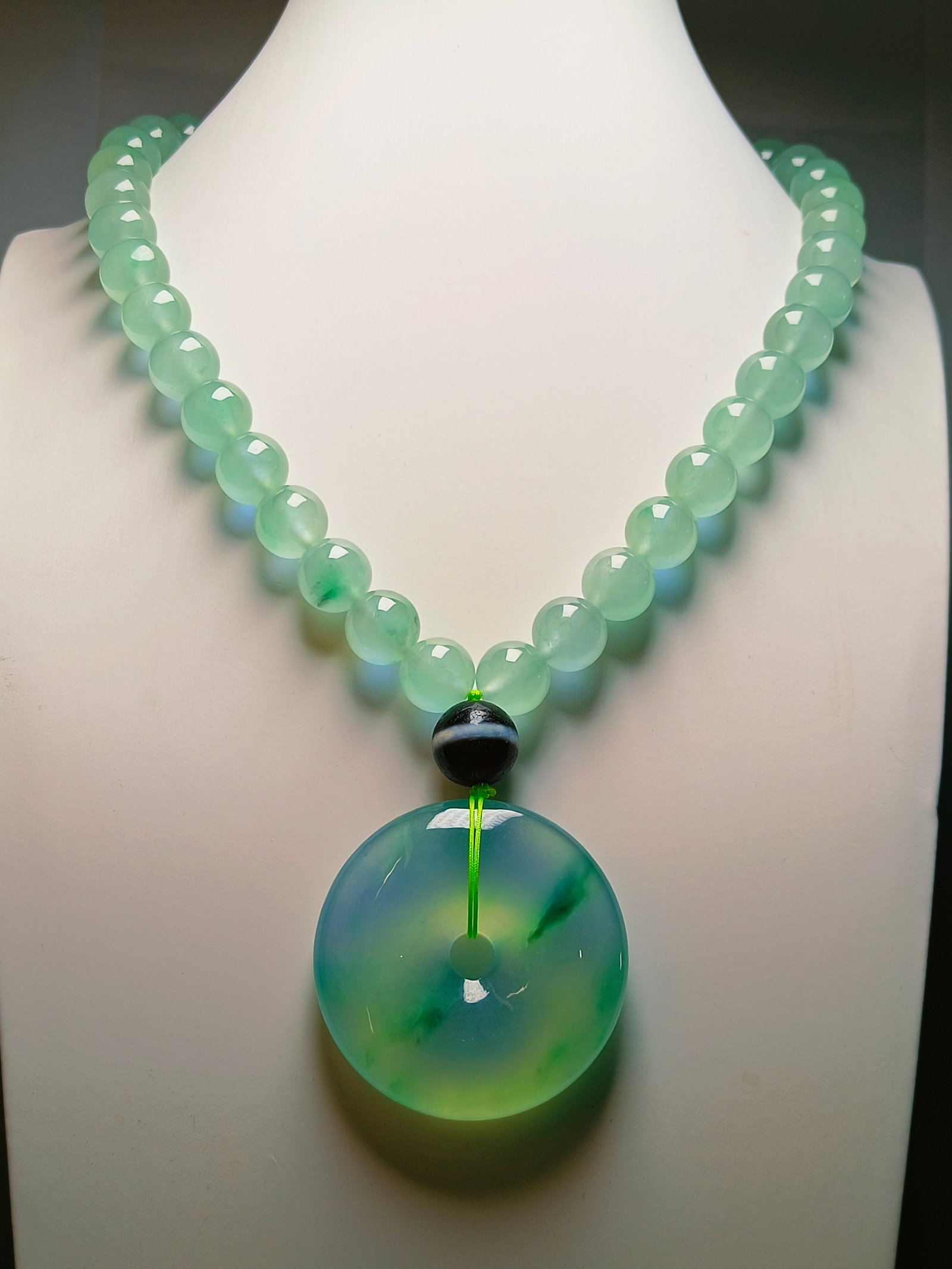 Top-grade Dragon Stone Jadeite Safety Buckle Pendant Necklace: Top-grade Dragon Stone Jadeite Safety Buckle Pendant Necklace Provenance:Private collection from a professor in Durham University. We have an in-house shipping department to ensure your post-purchase 