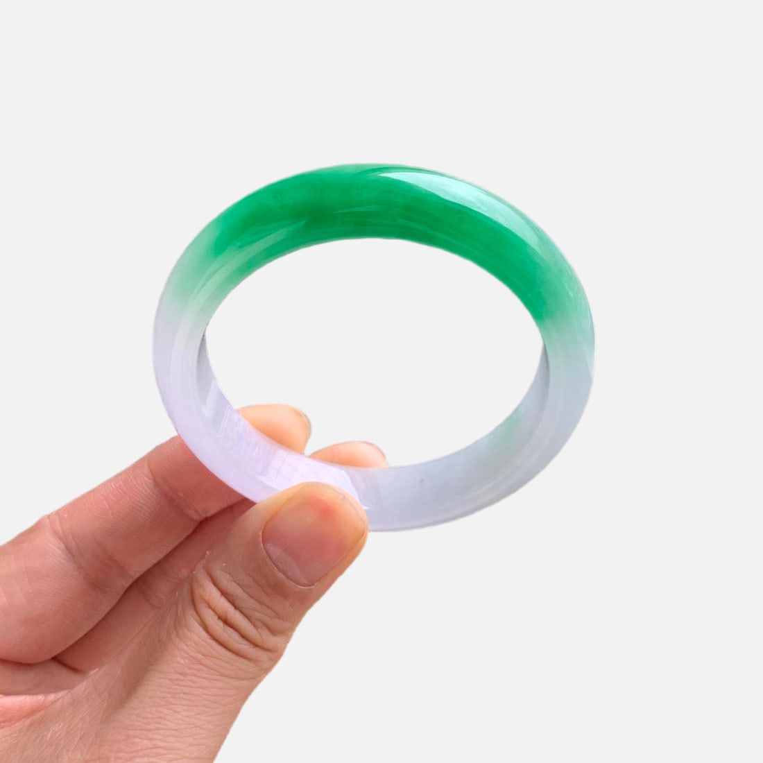 Burmese jadeite icy green jadeite bangle: [Product Name] (Can be tested under UV light) Burmese Jadeite Icy Green Jadeite Bangle [Remarks] Burmese jadeite, icy type, fine texture, old jade, very beautiful on the wrist, a presentable gift for 
