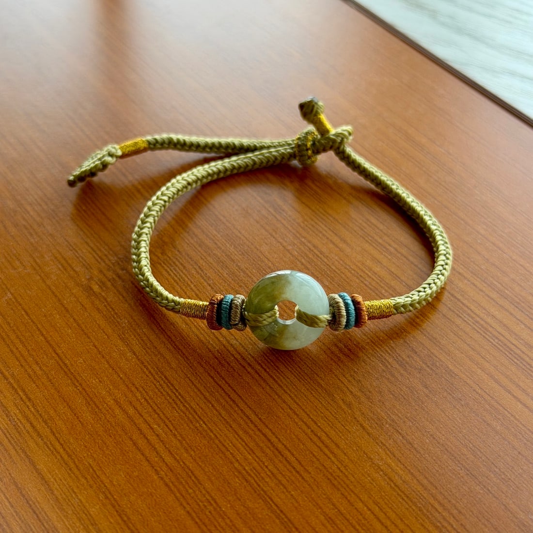 Natural jade bagel bracelet: Natural jade bagel bracelet Provenance:From an old private collection in Cotswold, United Kingdom.? We have an in-house shipping department to ensure your post-purchase processing is as easy as possib