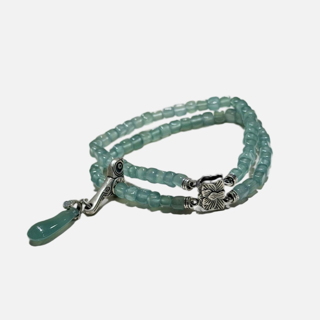 Natural jadeite double-ring bracelet: Natural jadeite double-strand bracelet, paired with 925 sterling silver accessories. Provenance:Private collection from a professor in University of Cambridge. We have an in-house shipping department 
